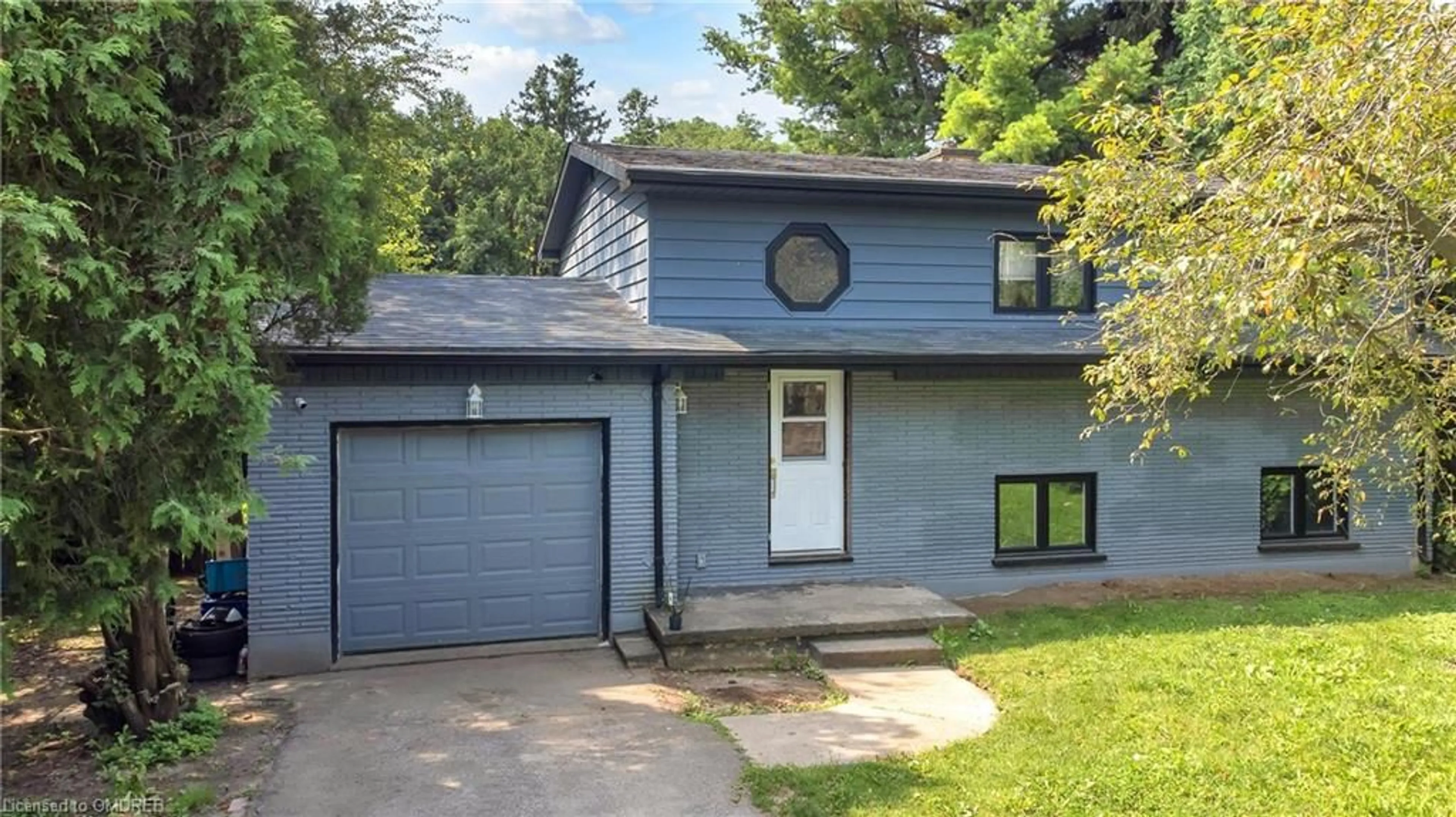 Frontside or backside of a home for 570 Middlewoods Dr, London Ontario N6G 1W4