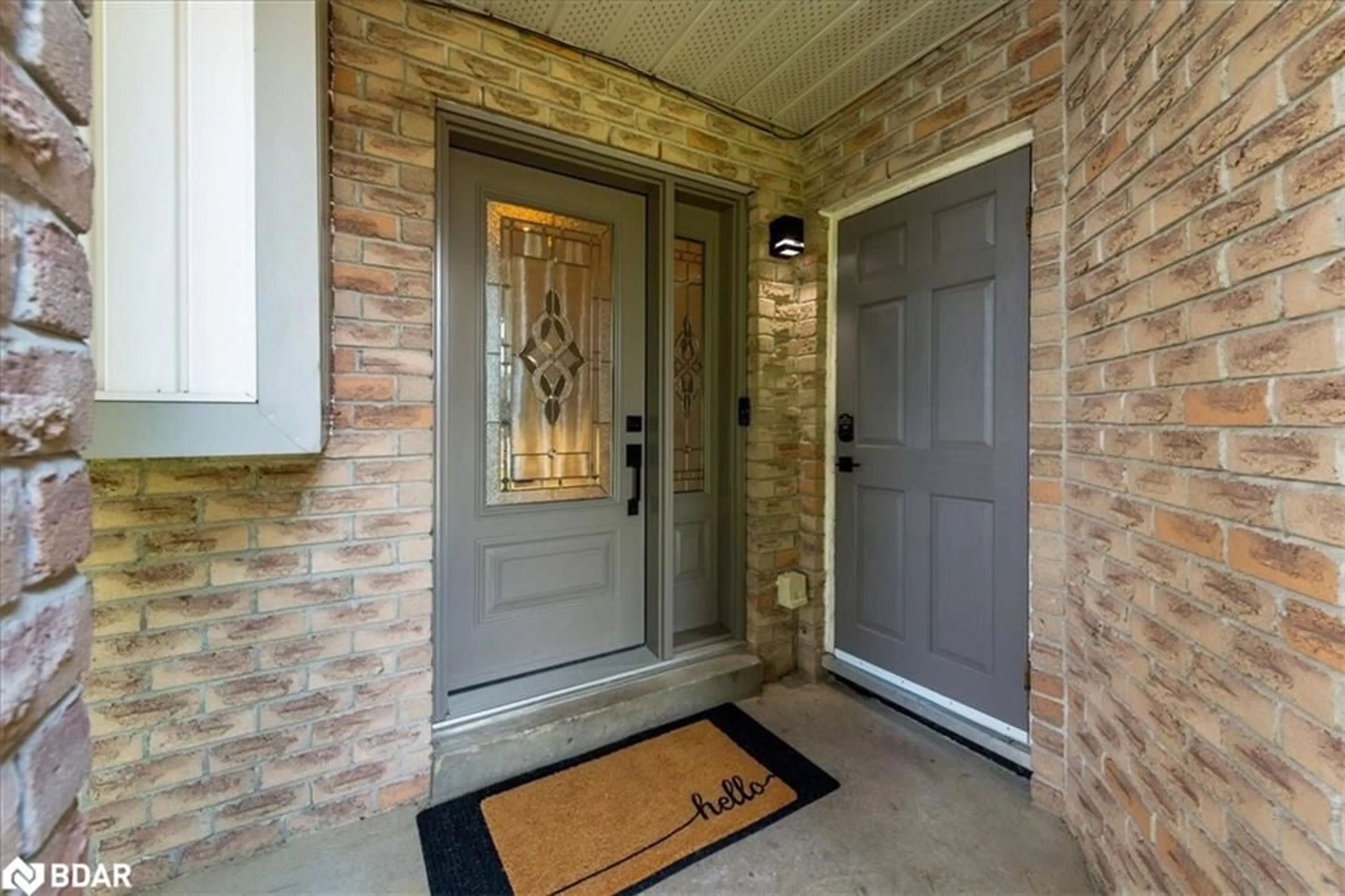 Indoor entryway for 203 Calford St, Angus Ontario L0M 1B0