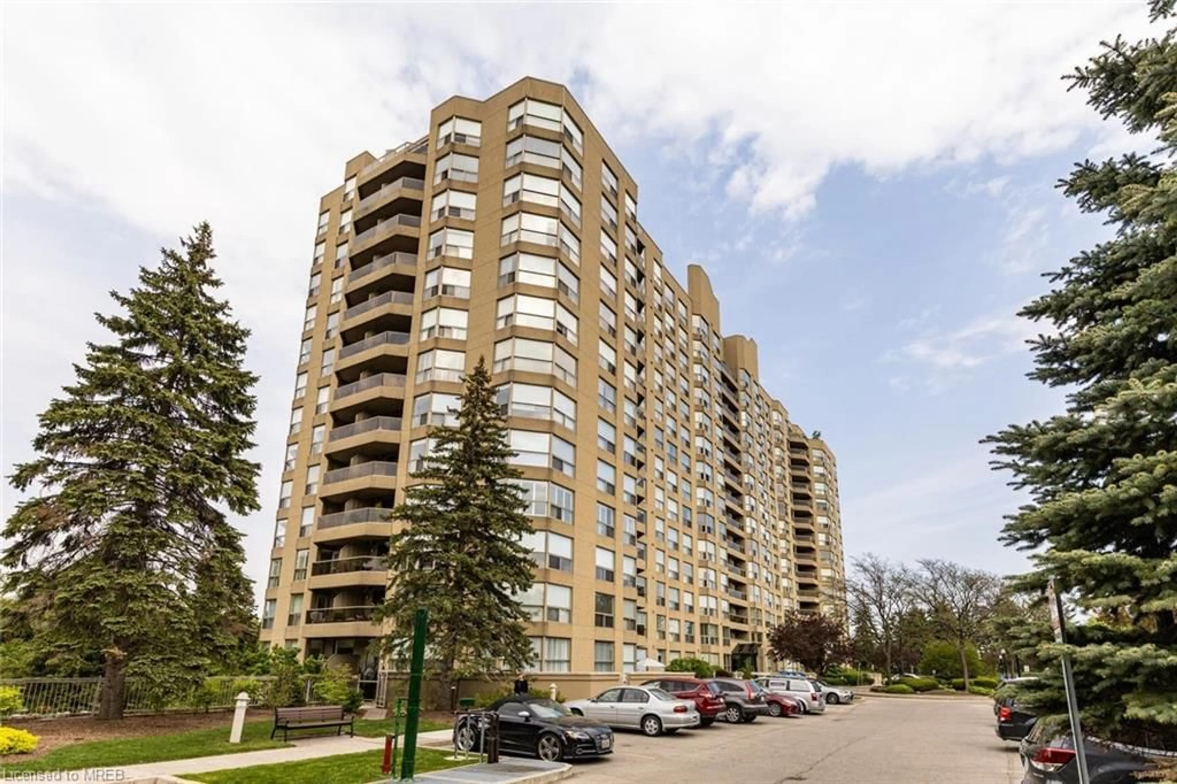 A pic from exterior of the house or condo for 1800 The Collegeway #910, Mississauga Ontario L5L 5S4