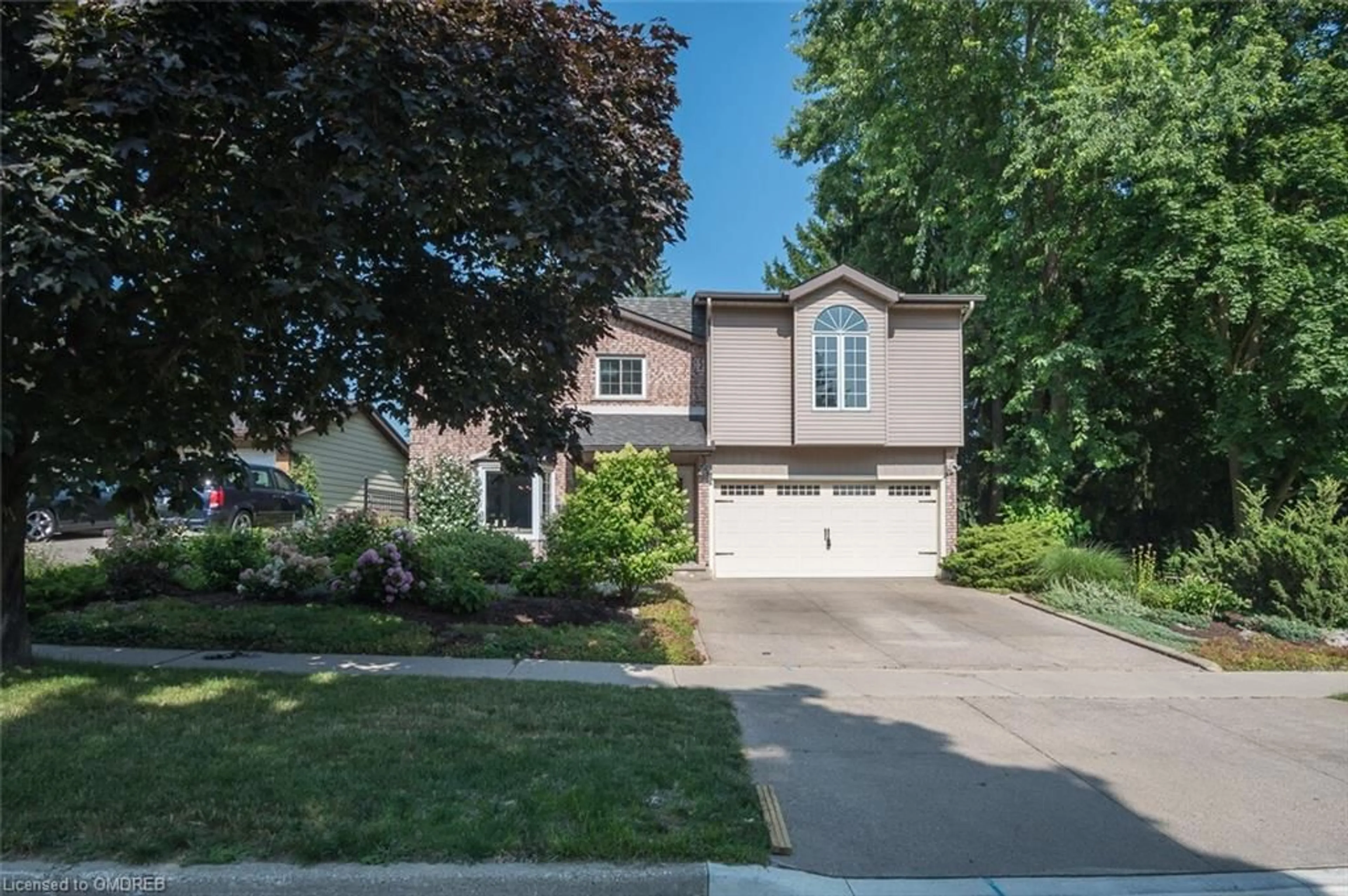 Frontside or backside of a home for 255 Morrison Rd, Kitchener Ontario N2A 2W6