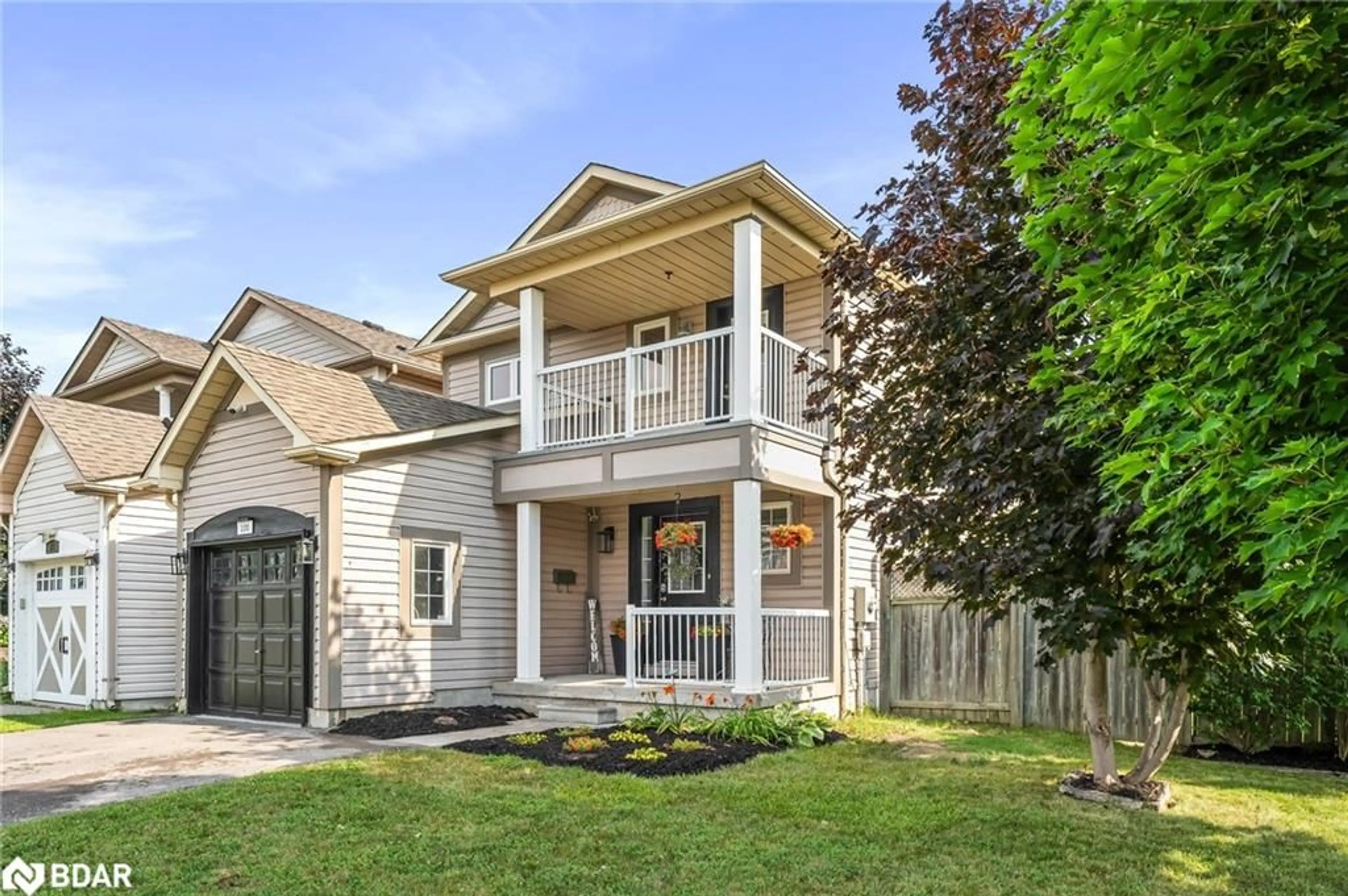 Frontside or backside of a home for 100 Boswell Dr, Bowmanville Ontario L1C 5C3