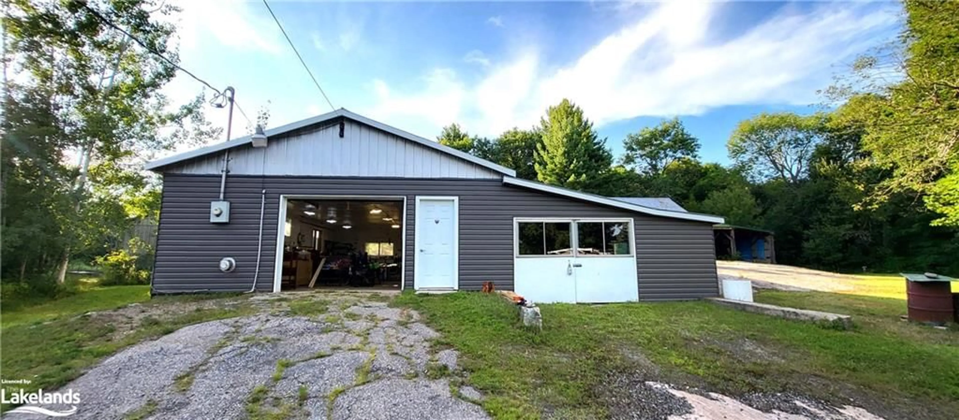 Indoor garage for 1007 Emilys Lane, Milford Bay Ontario P0B 1E0