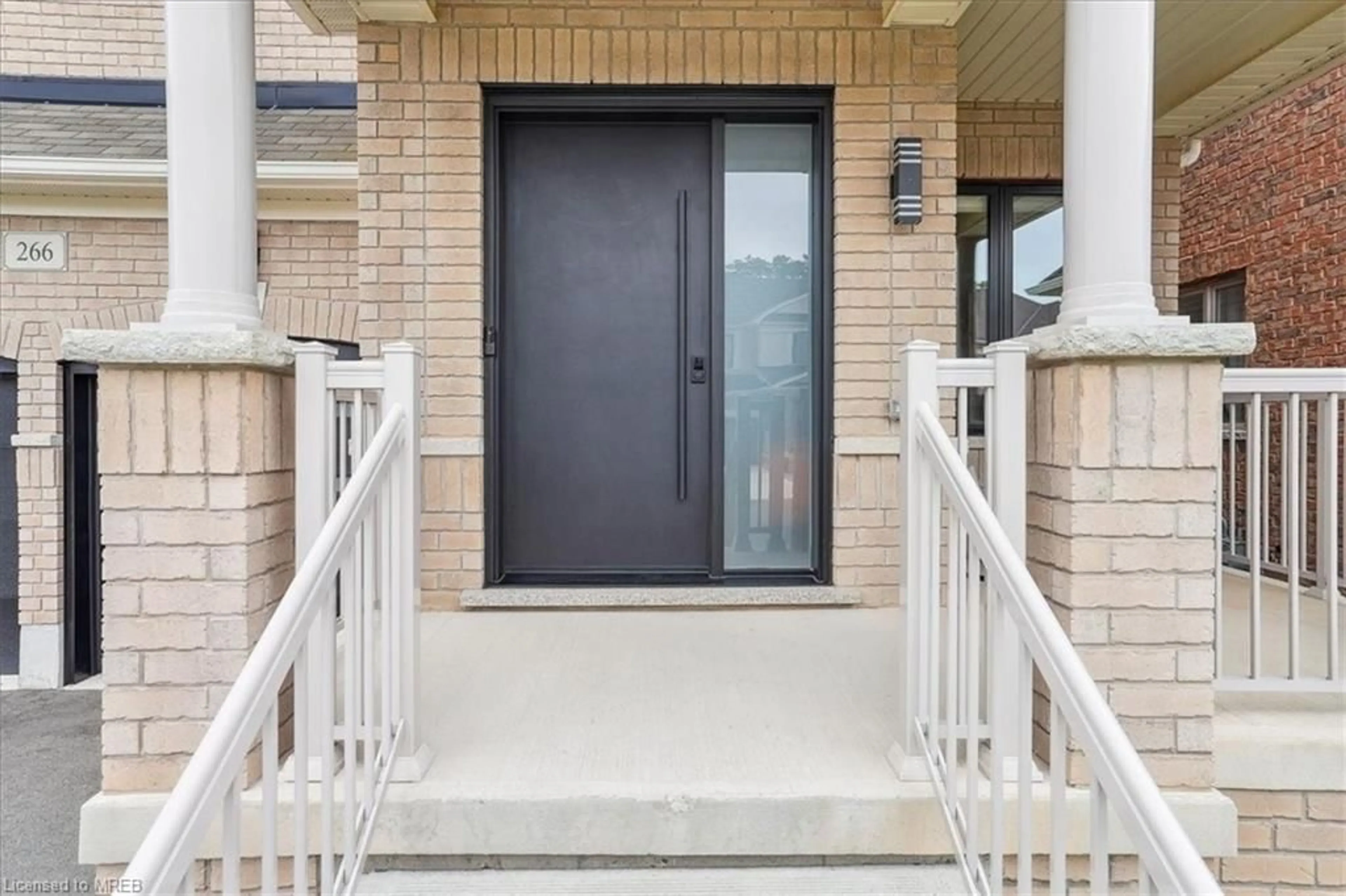 Indoor entryway for 266 Humphrey St, Hamilton Ontario L8B 1X4