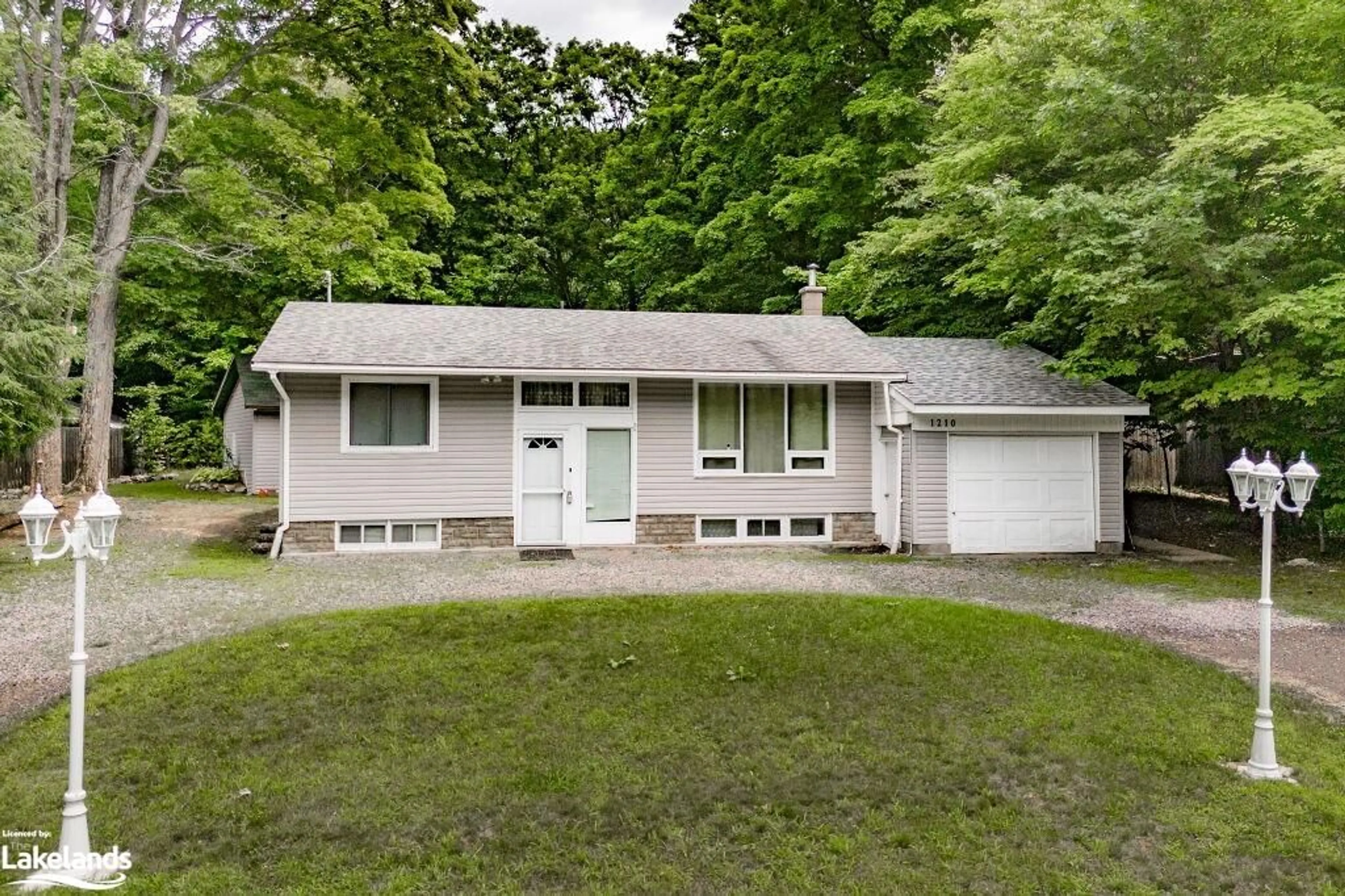 Frontside or backside of a home for 1210 Muskoka Rd, Gravenhurst Ontario P1P 1R7