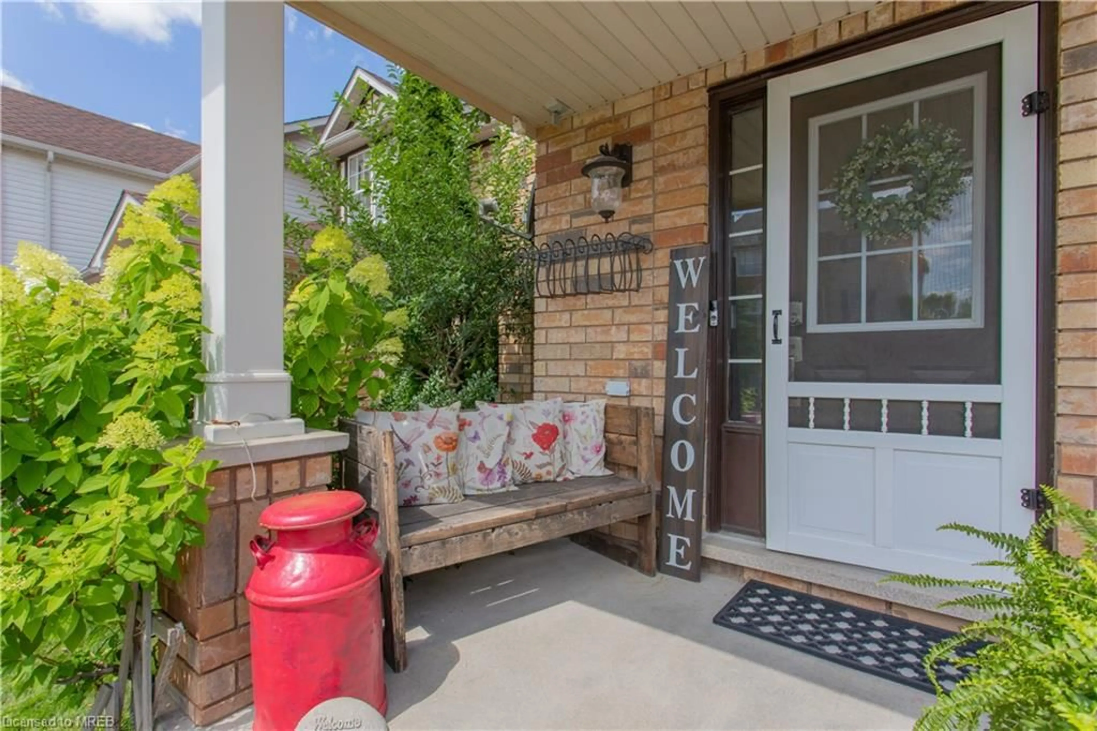 Indoor entryway for 1214 Mcdowell Cres, Milton Ontario L9T 6R4