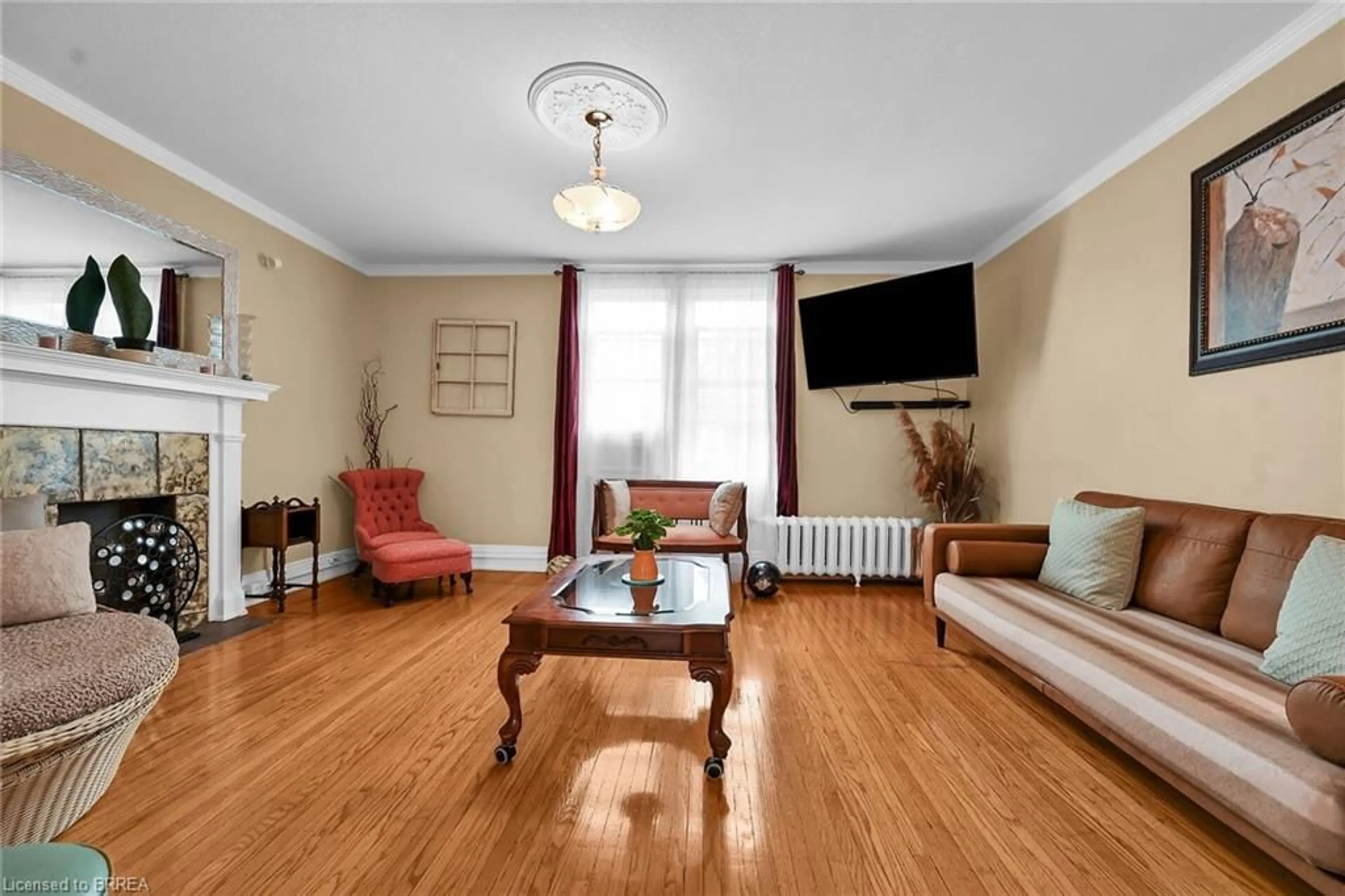 Living room for 54 Dufferin Ave #5, Brantford Ontario N3T 4P5