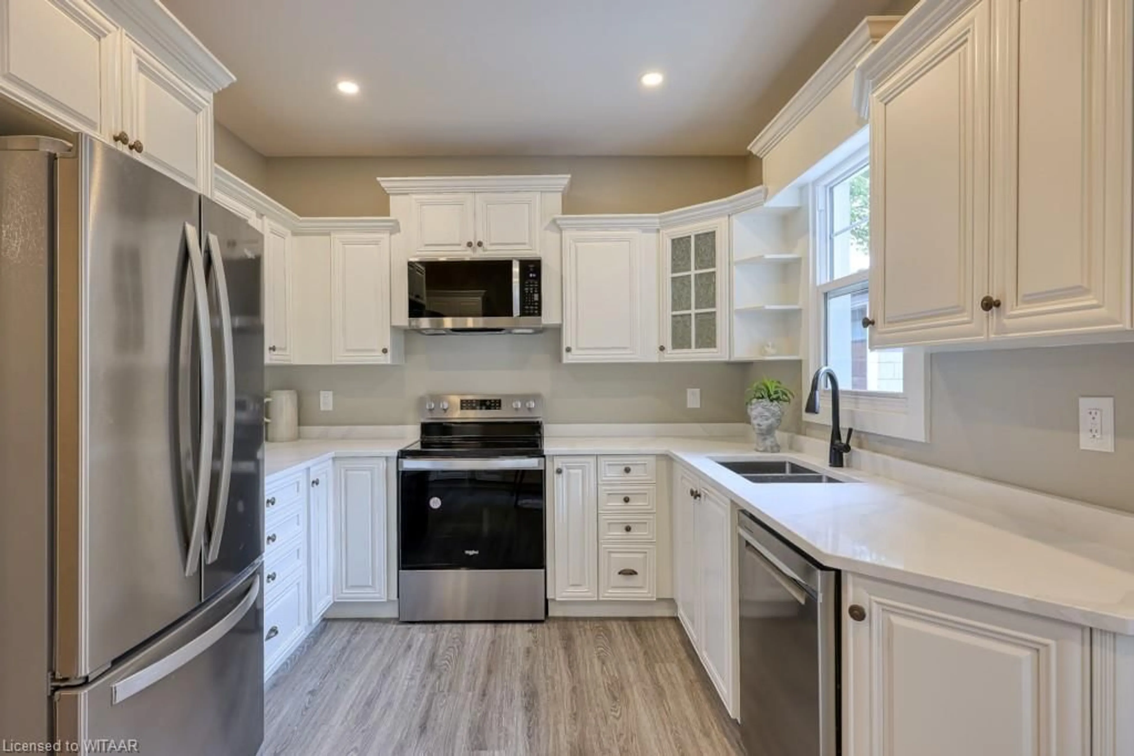 Contemporary kitchen for 512 Edward St, Woodstock Ontario N4S 4W1