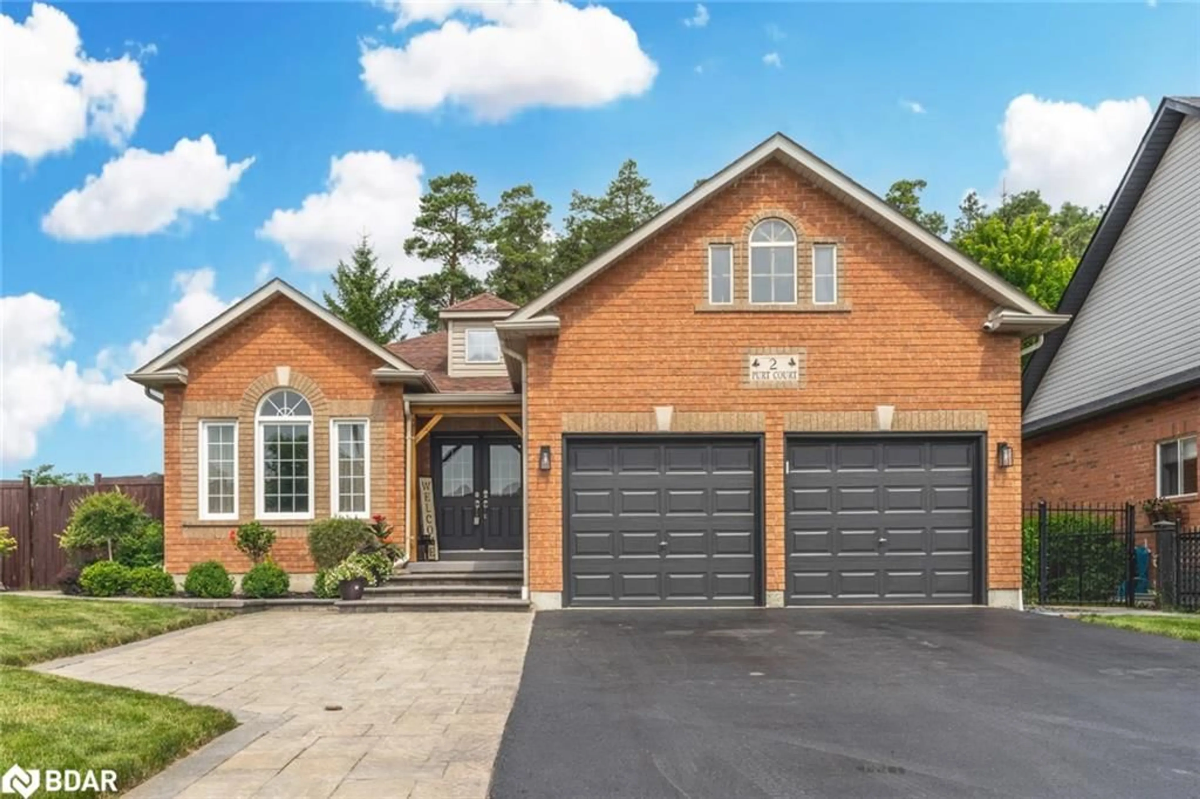 Home with brick exterior material for 2 Purt Crt, Barrie Ontario L4N 9K7