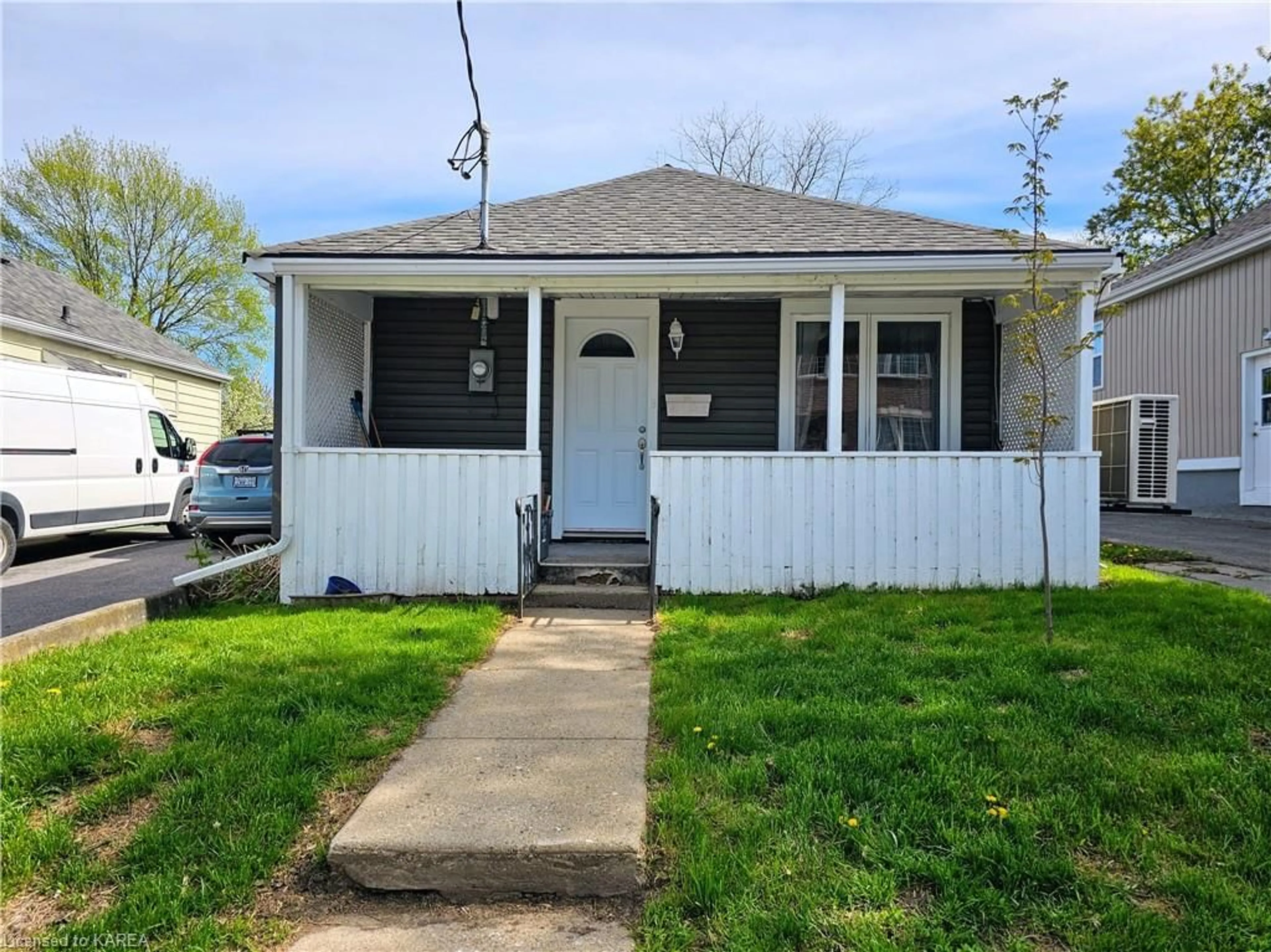 Frontside or backside of a home for 18 Charles St, Kingston Ontario K7K 1V4