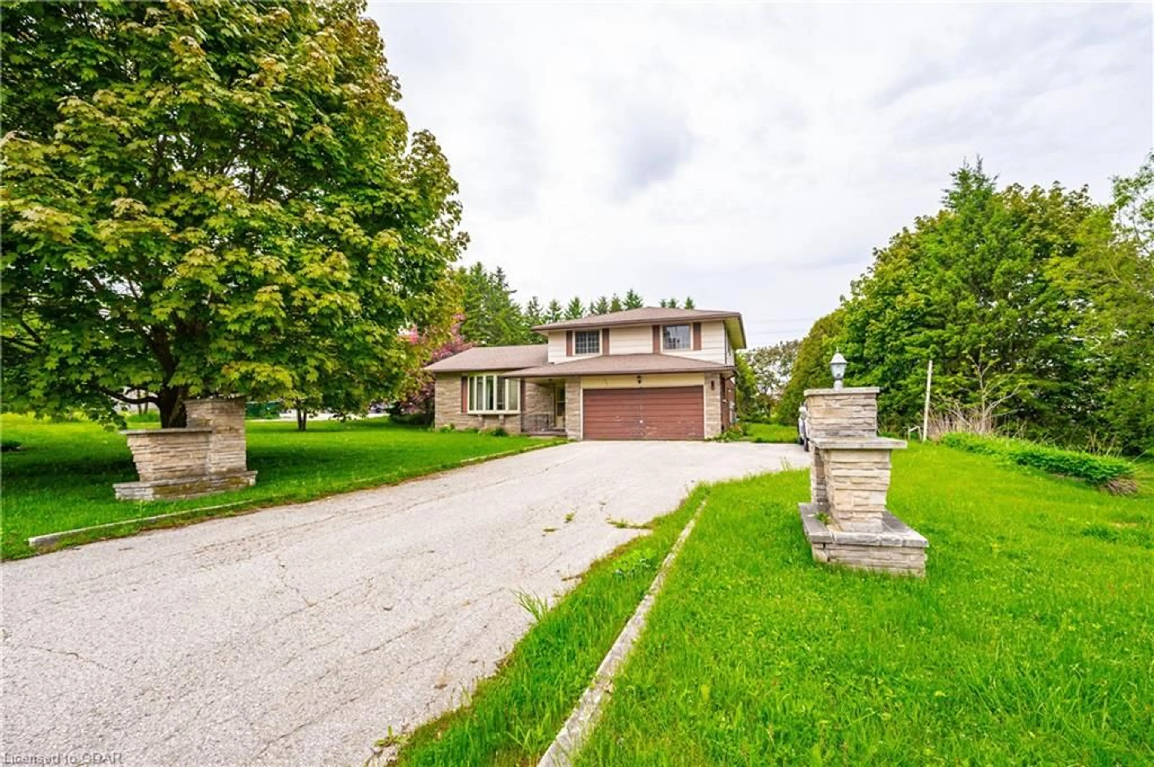 Outside view for 575 Hill St, Fergus Ontario N1M 2X9