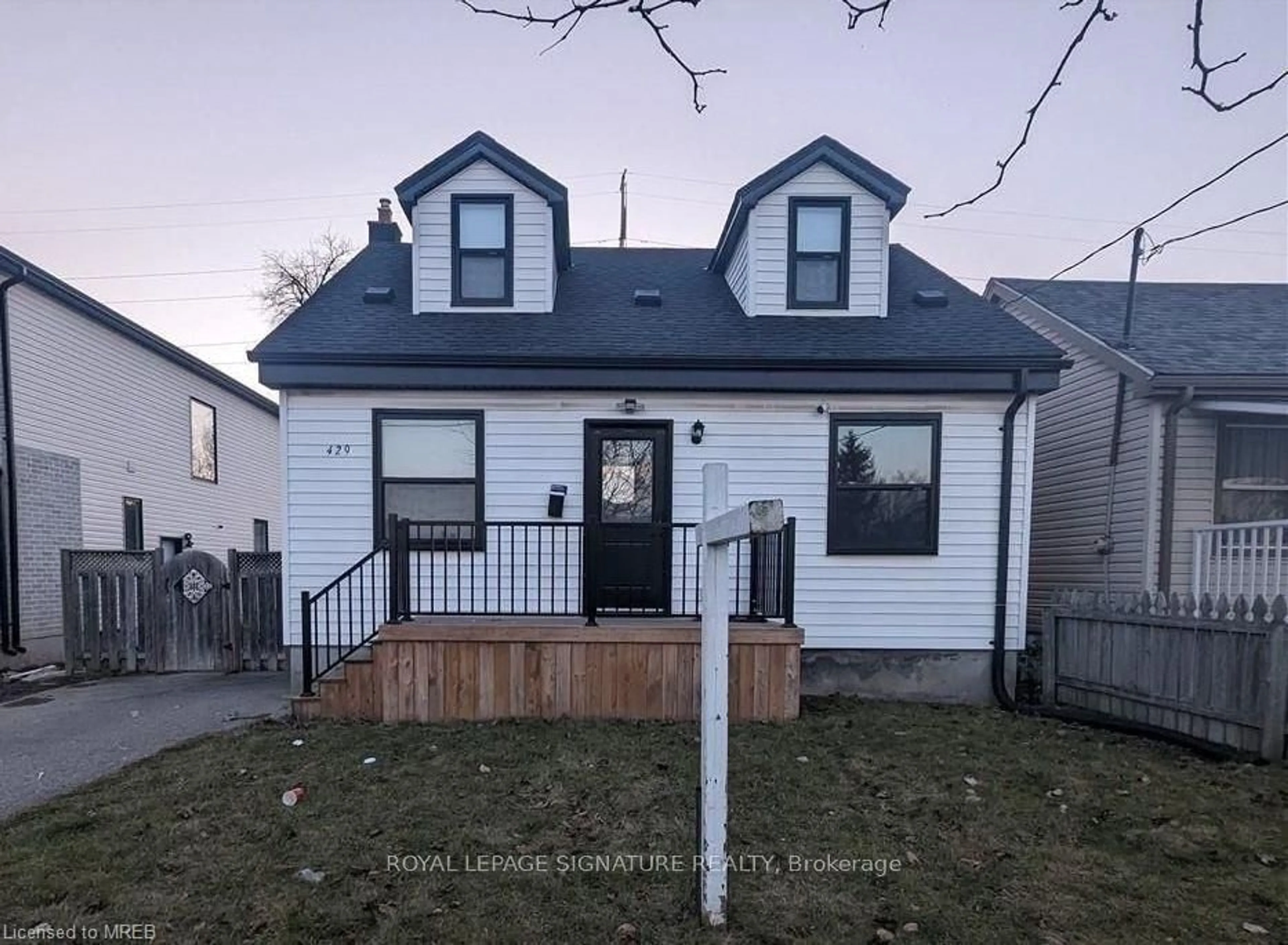Frontside or backside of a home for 429 Saul St, London Ontario N5W 4T4