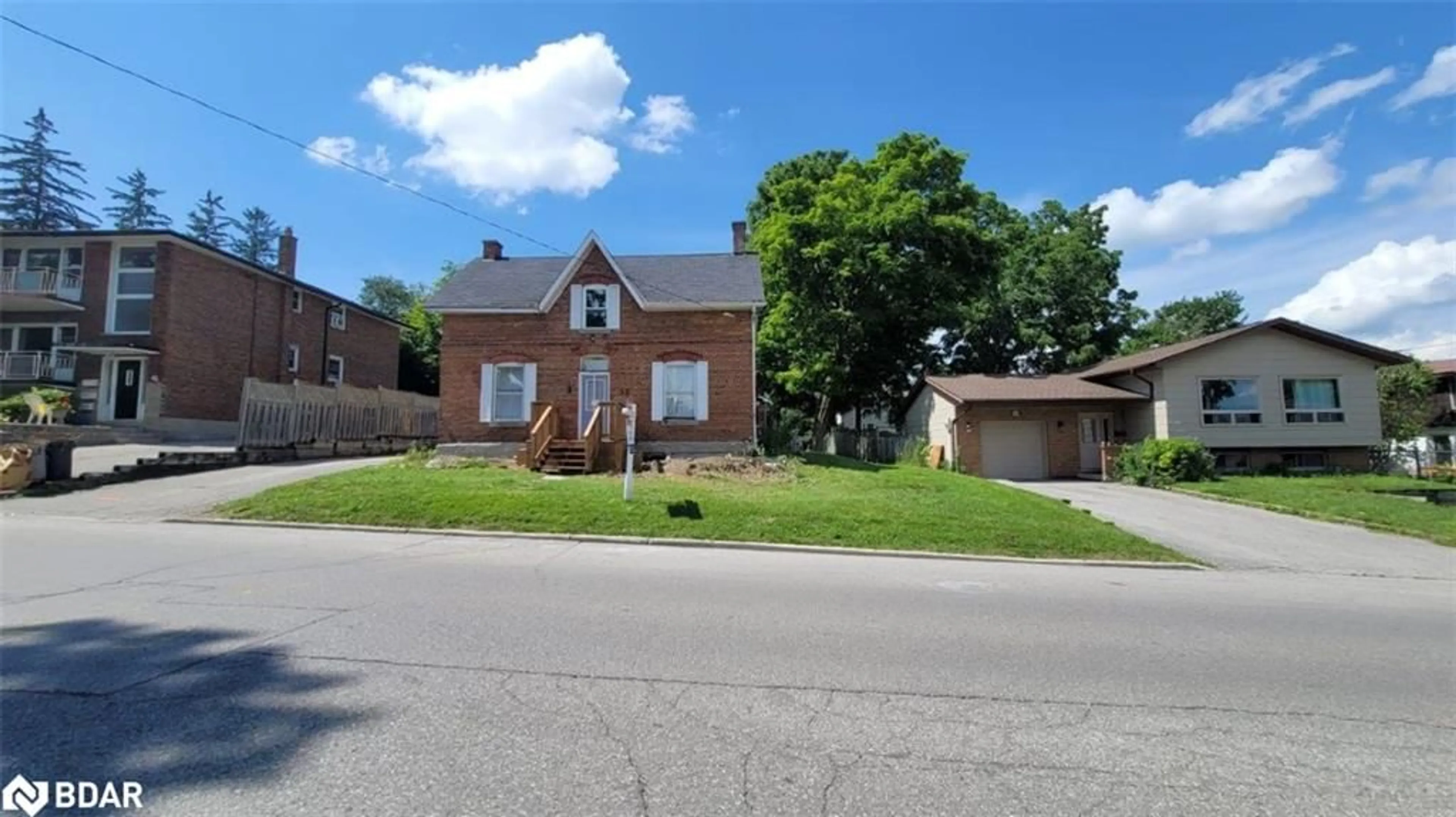 Street view for 48 Rose St, Barrie Ontario L4M 2T2