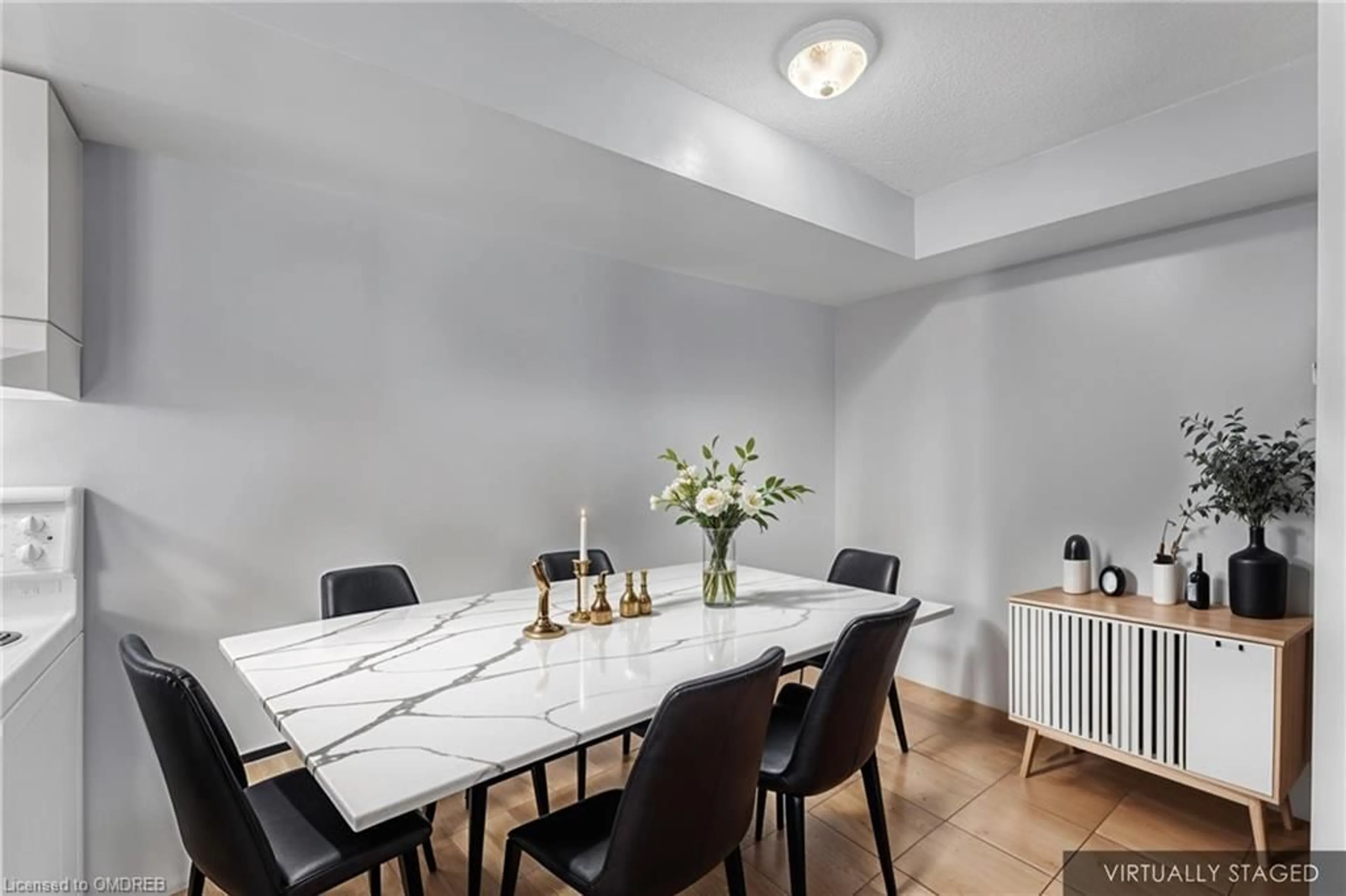 Dining room for 400 York Blvd #402, Hamilton Ontario L8R 3M5