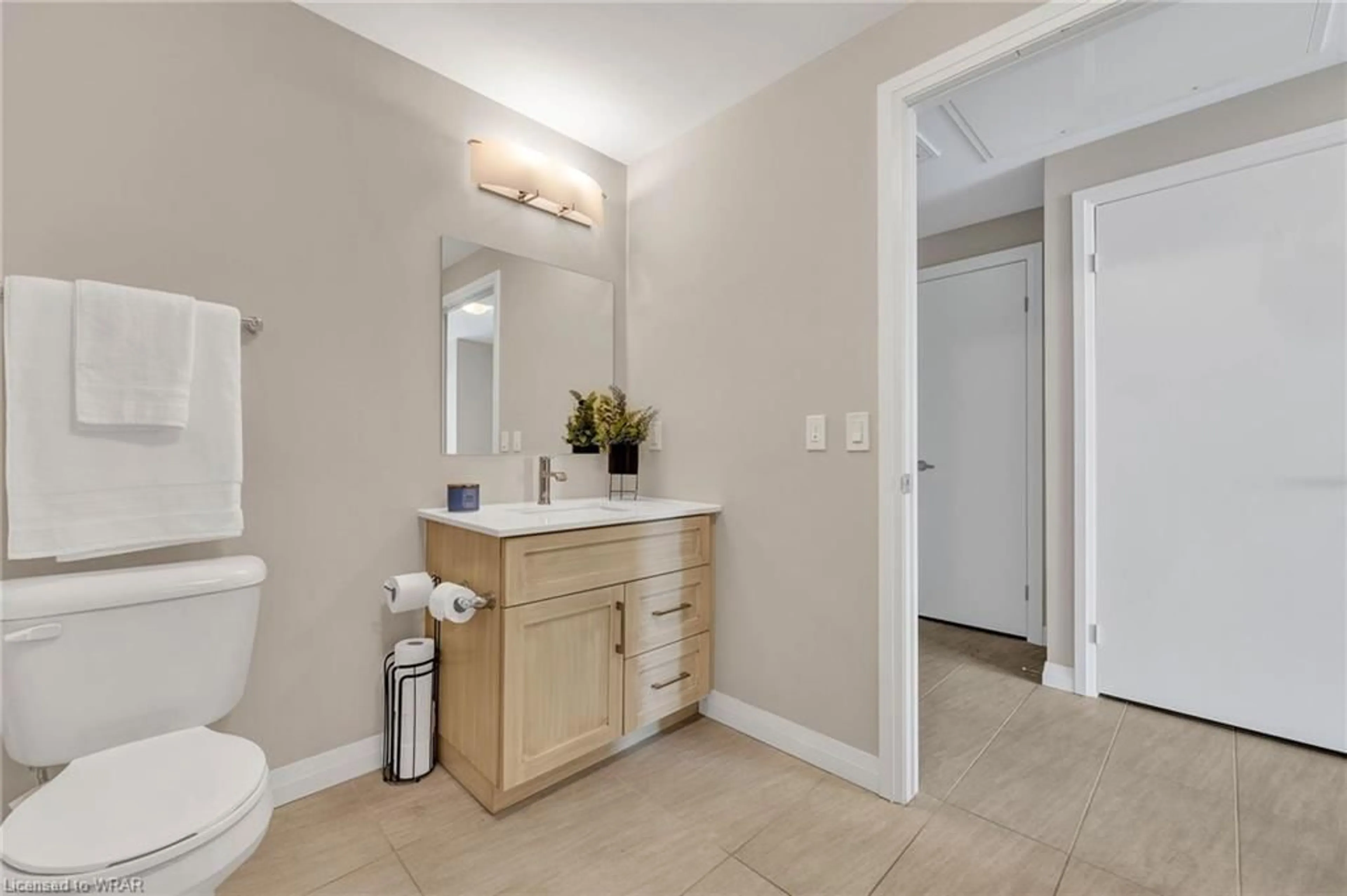 Bathroom, wood floors for 108 Garment St #1803, Kitchener Ontario N2G 0E2