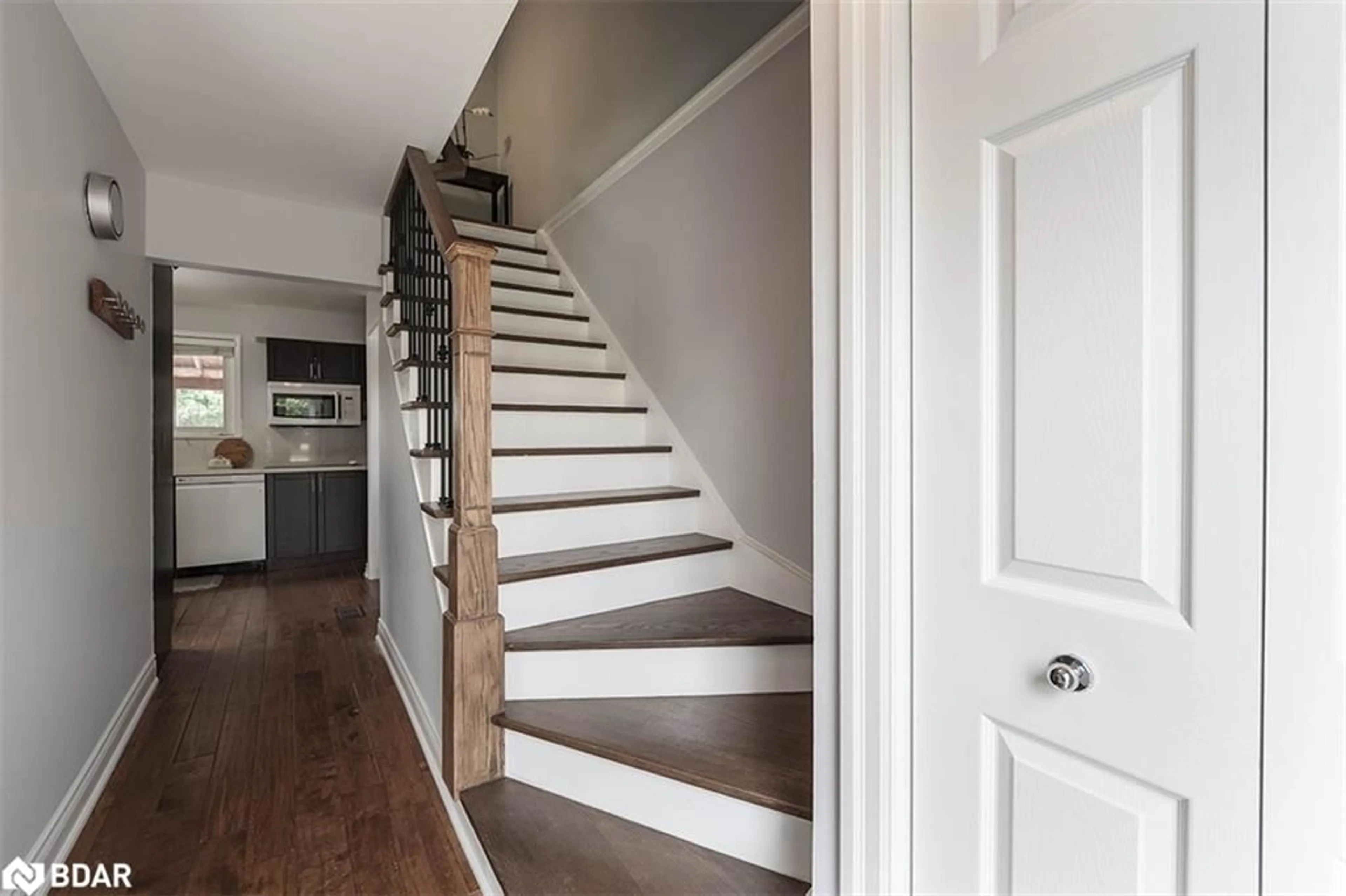 Stairs for 125 Alicewood Crt, Etobicoke Ontario M9V 3Y1