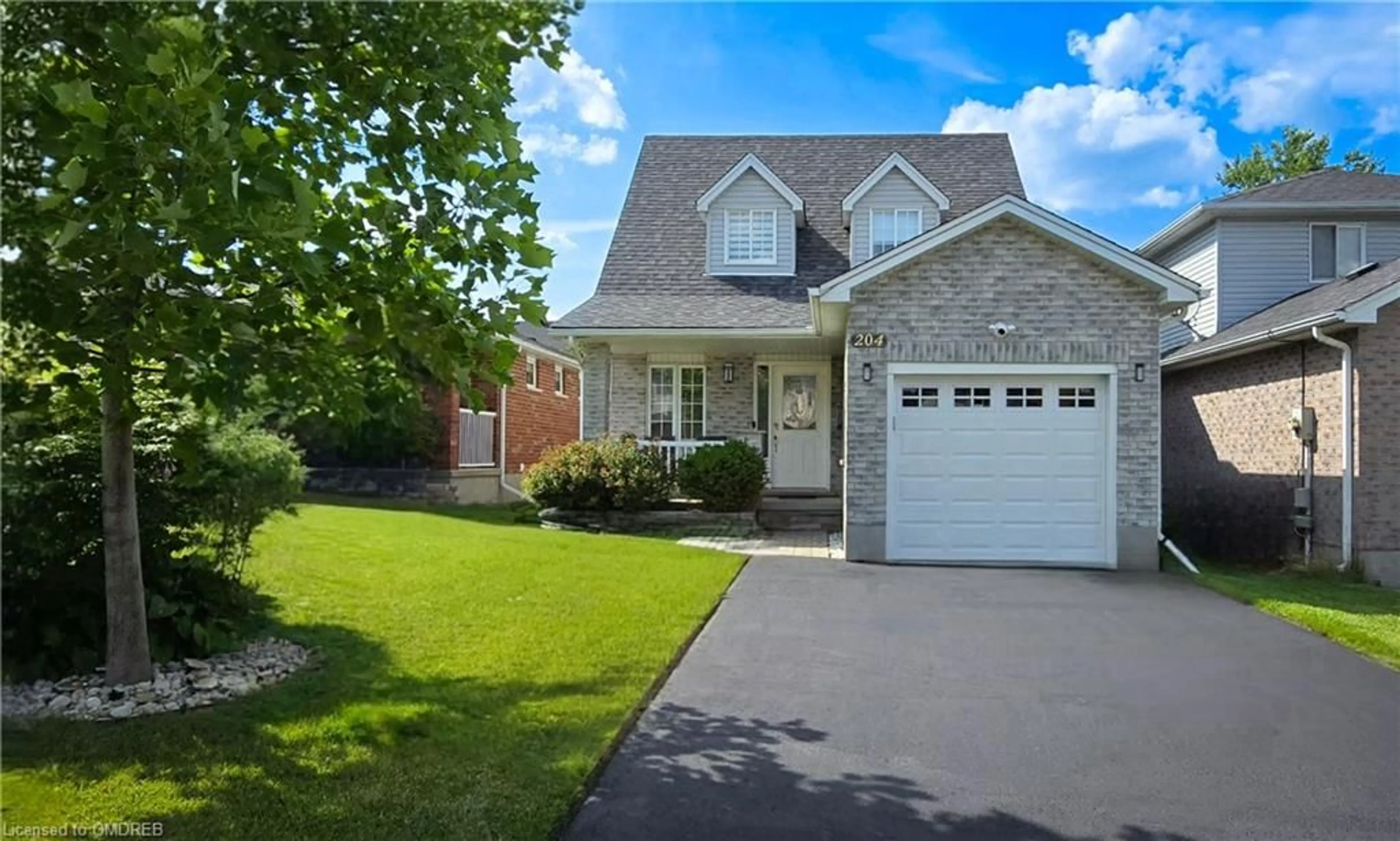 Frontside or backside of a home for 204 Country Club Dr, Guelph Ontario N1E 3L2