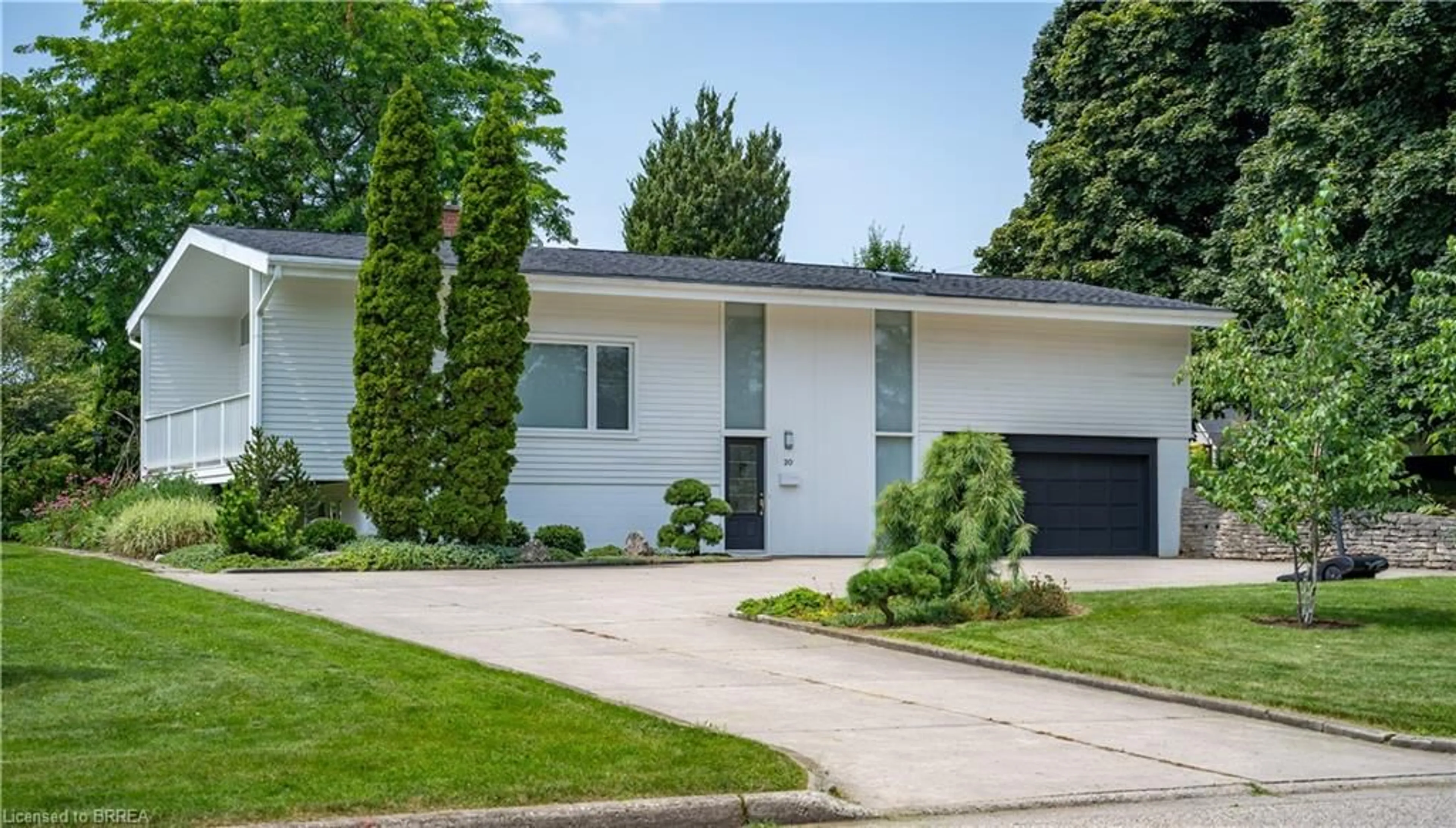 Frontside or backside of a home for 20 Bayly Dr, Paris Ontario N3L 2P9