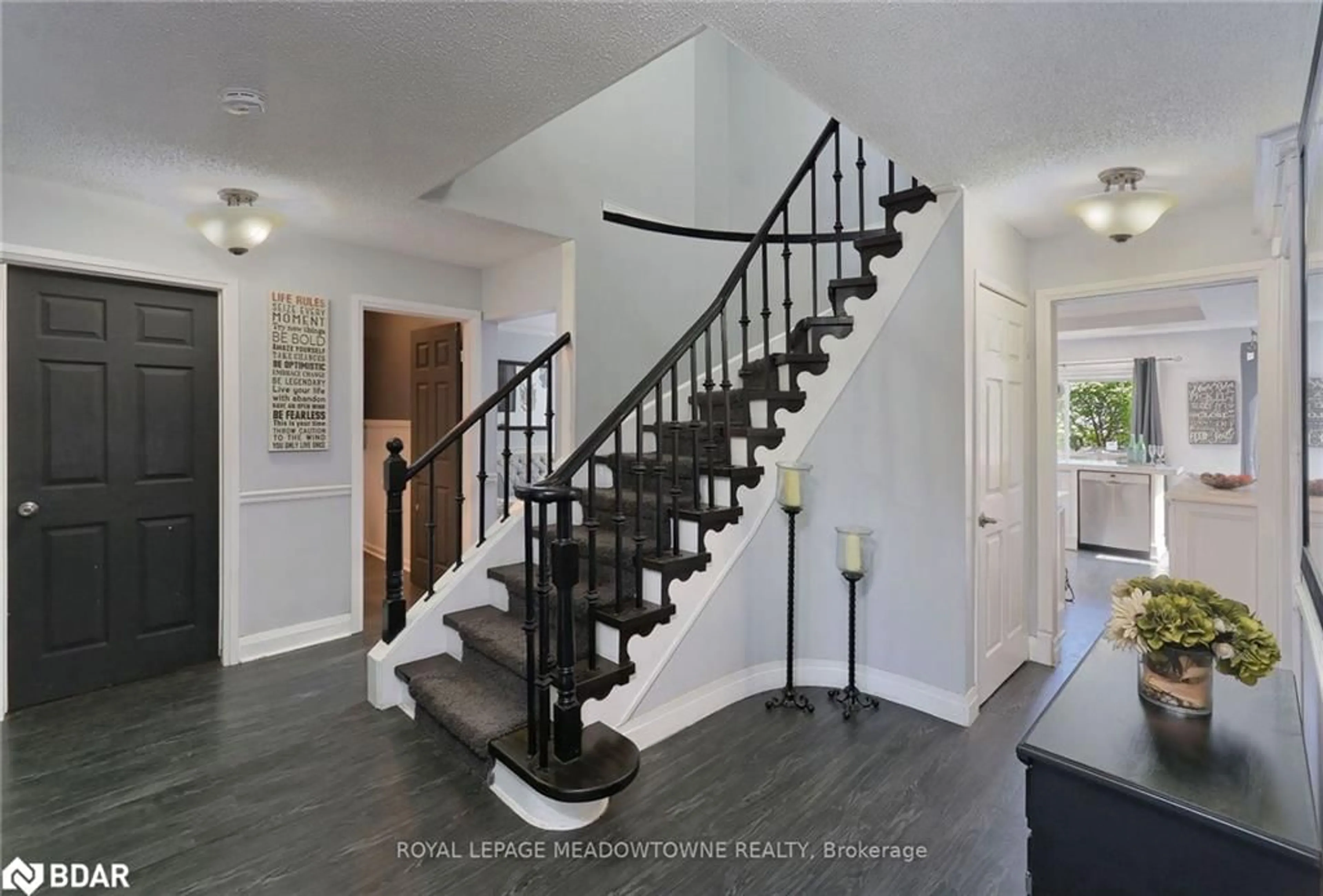 Stairs for 6557 Eastridge Rd, Mississauga Ontario L5N 4L3