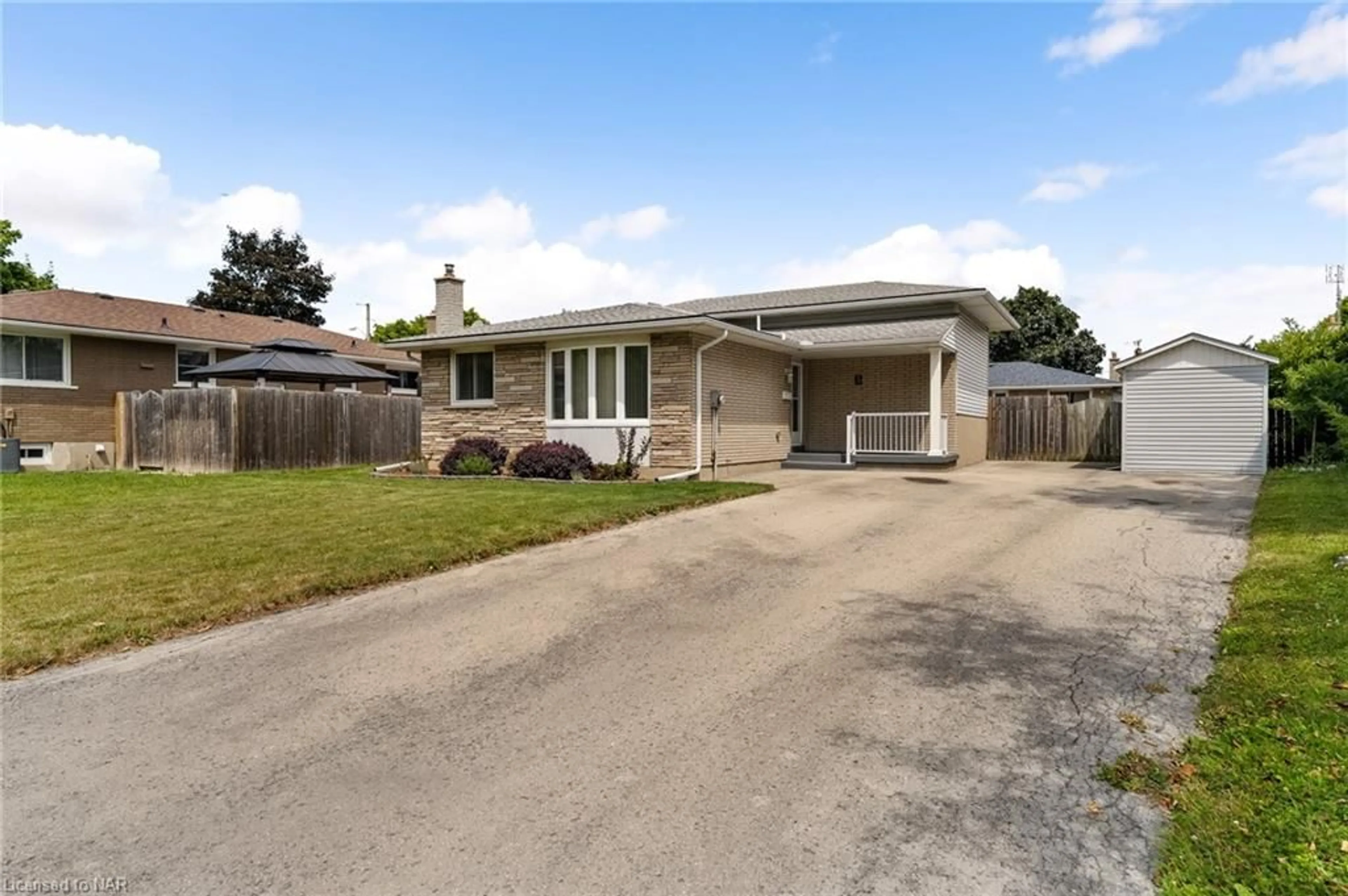 Frontside or backside of a home for 3 Englehart Crt, St. Catharines Ontario L2M 6H6