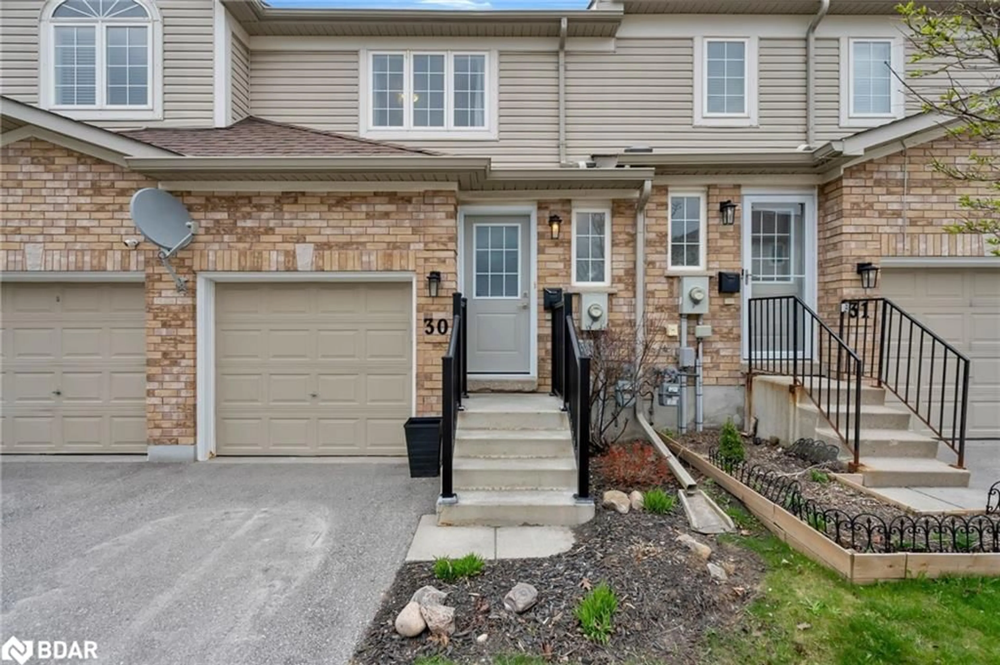 A pic from exterior of the house or condo for 430 Mapleview Dr #30, Barrie Ontario L4N 0R9
