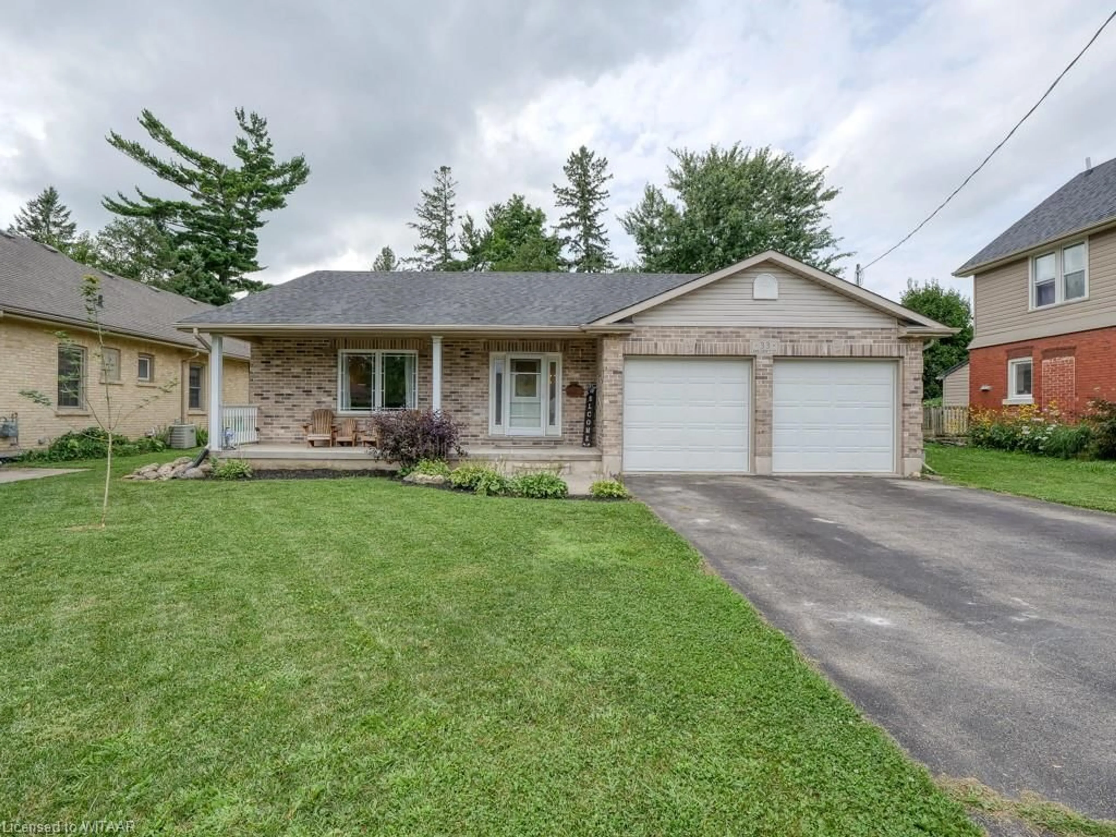 Frontside or backside of a home for 33 Holcroft St, Ingersoll Ontario N5C 1B3