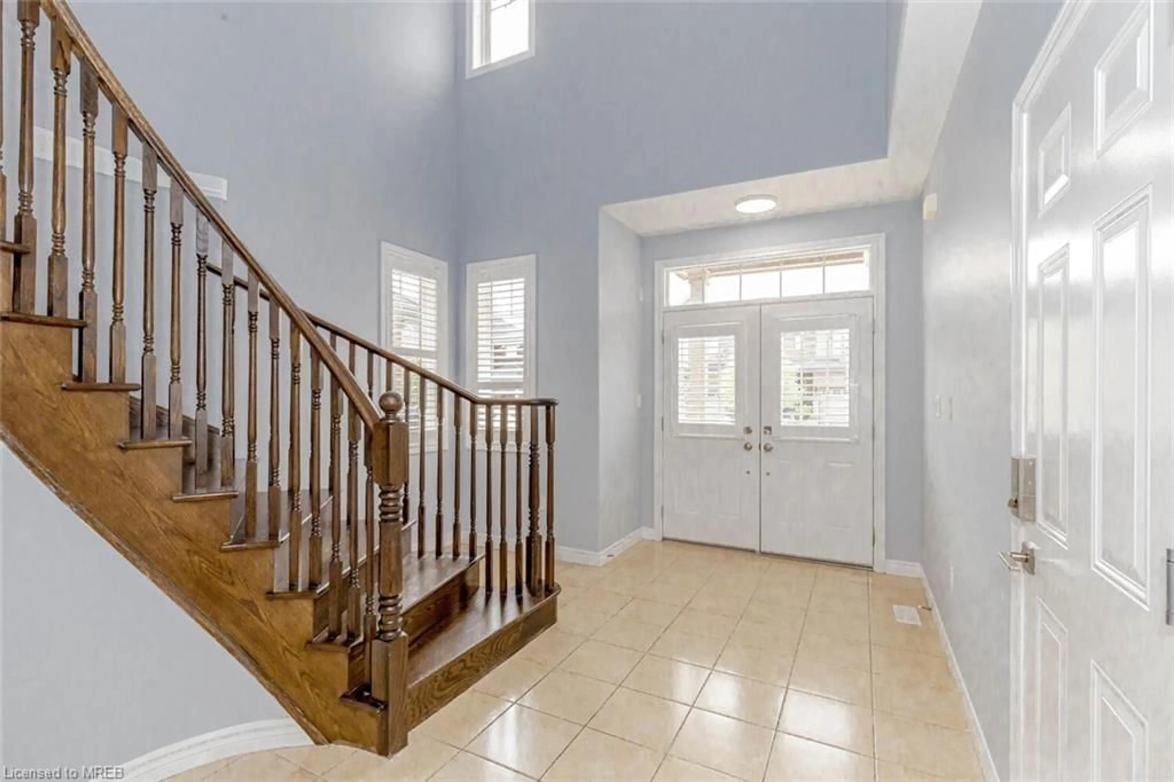 Indoor entryway for 263 Westbank Trail Trail, Stoney Creek Ontario L8J 0G7