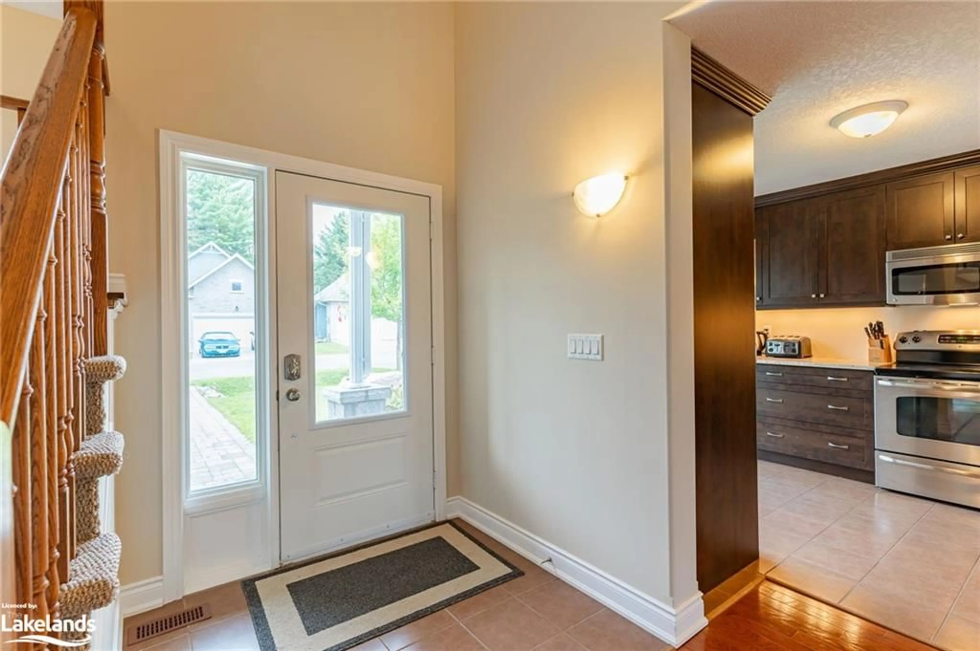 Indoor entryway, wood floors for 46 Webb Cir, Haliburton Ontario K0M 1S0