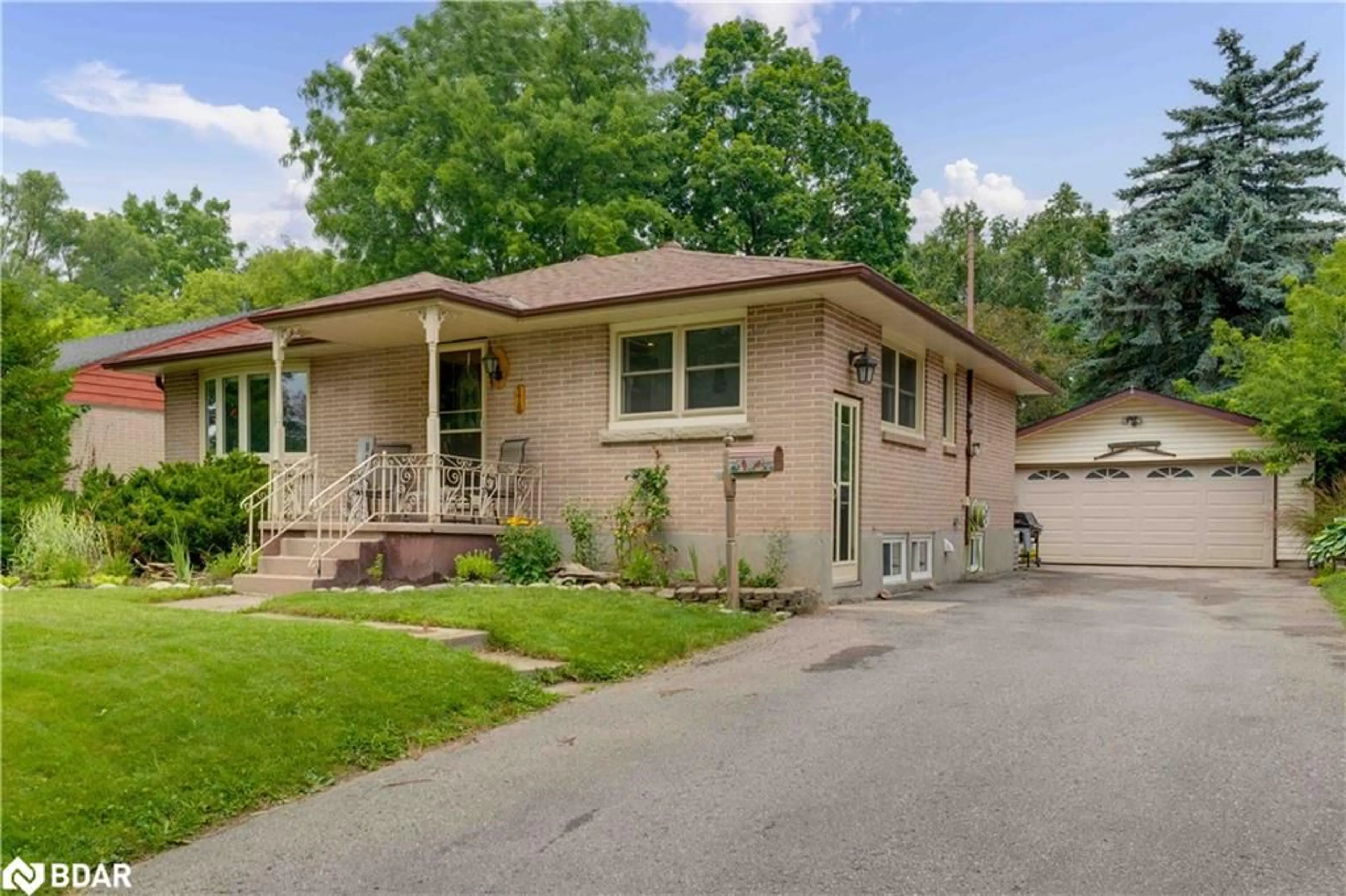 Frontside or backside of a home for 178 Wellington St, Barrie Ontario L4M 2C8