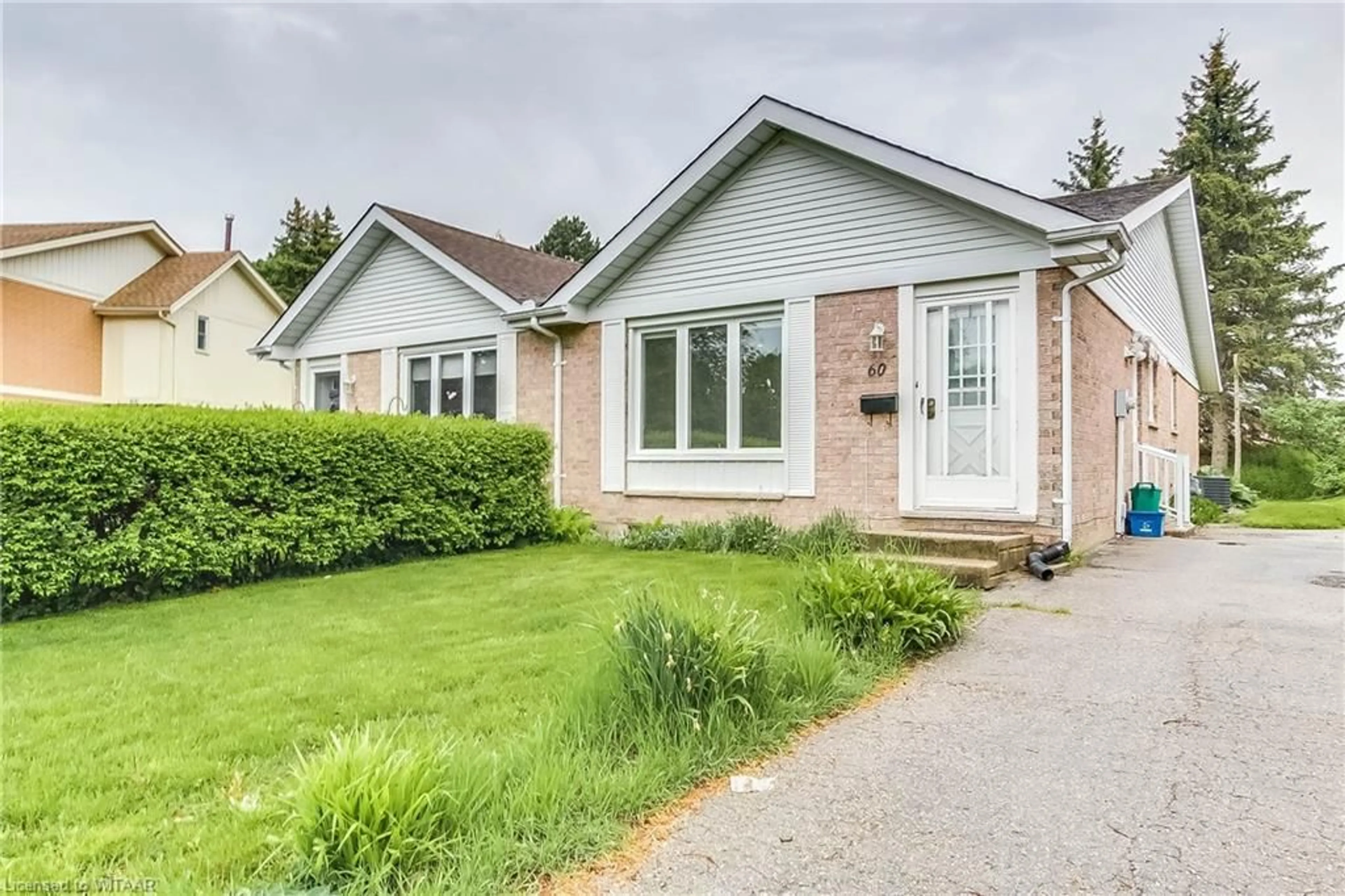Frontside or backside of a home for 60 Carlyle Dr, Kitchener Ontario N2P 1P5