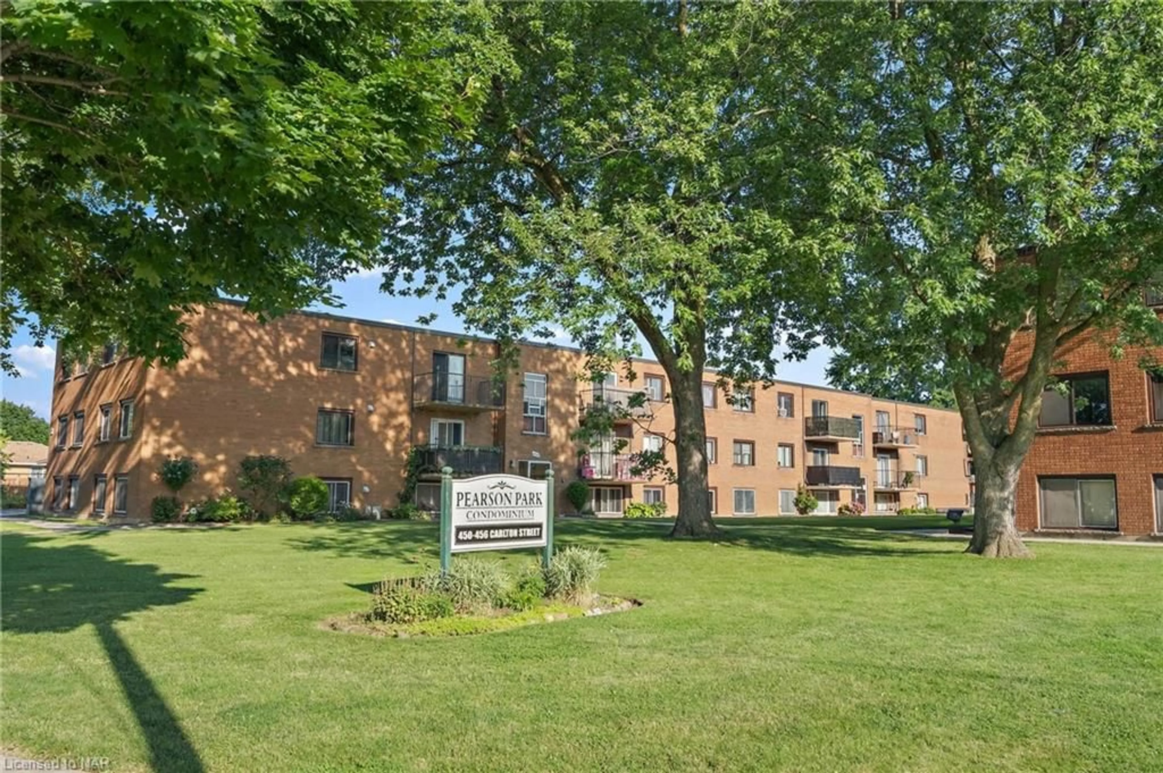 A pic from exterior of the house or condo for 454 Carlton St #35, St. Catharines Ontario L2M 4W9