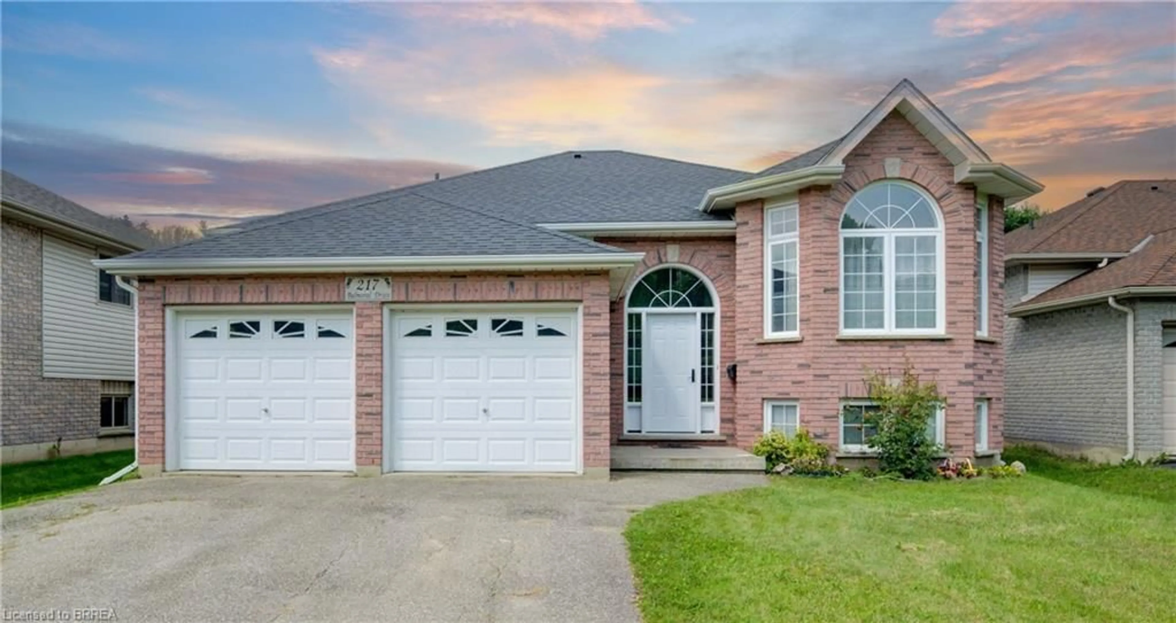 Home with brick exterior material for 217 Balmoral Dr, Brantford Ontario N3V 1E6