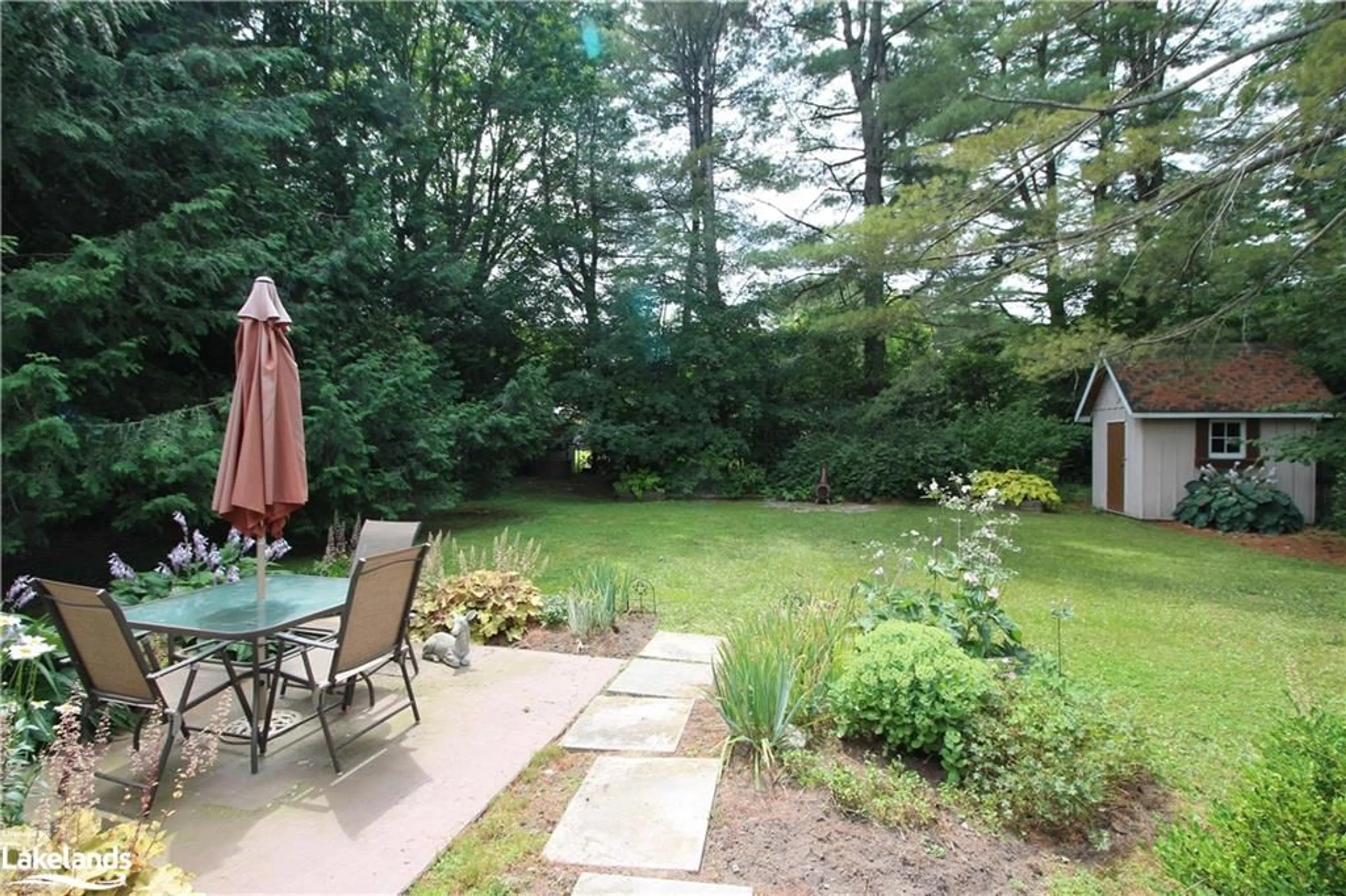 Patio for 5 Pinewood Dr, Bracebridge Ontario P1L 1K8