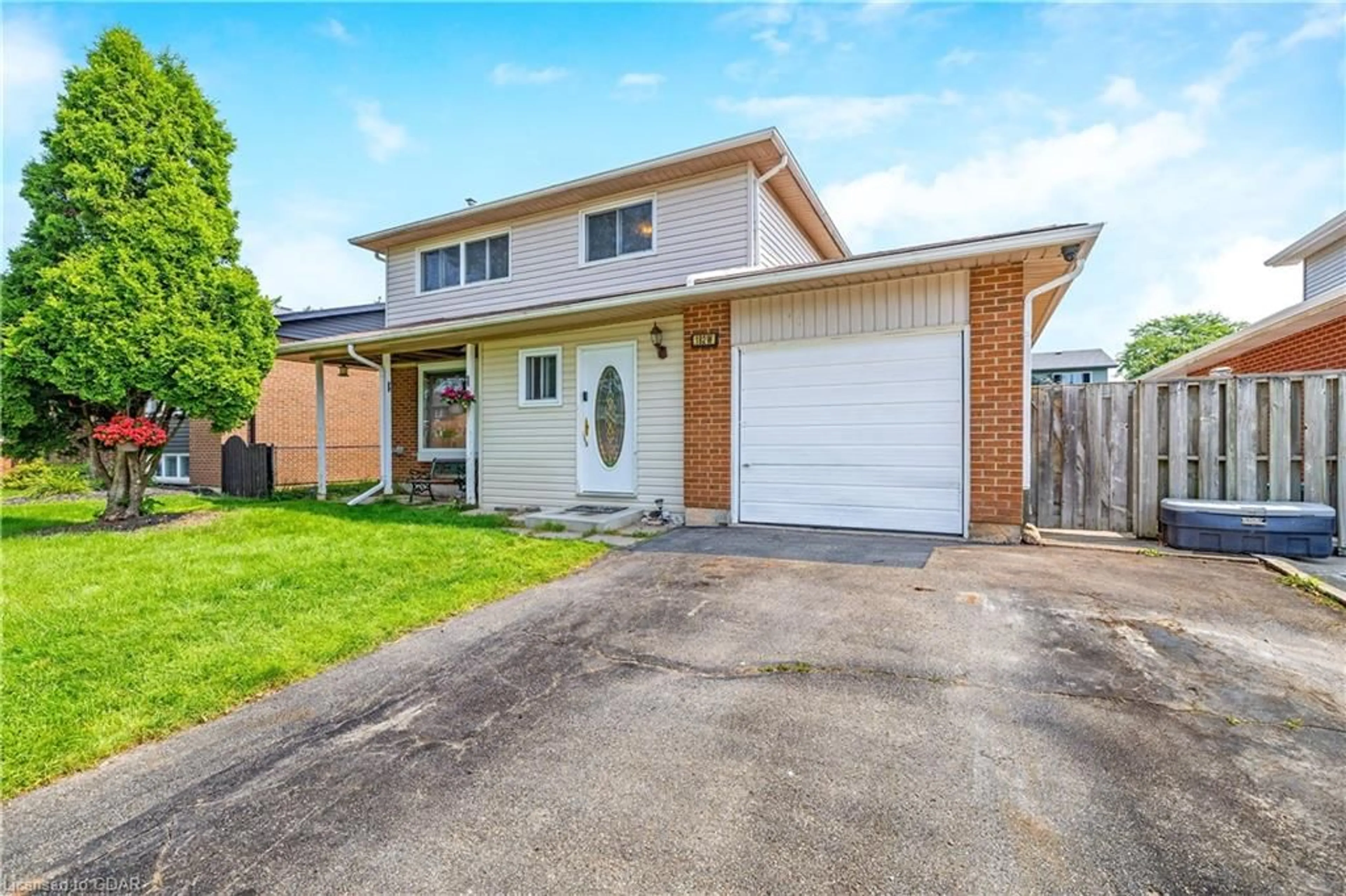 Frontside or backside of a home for 182 Mill St, Acton Ontario L7J 2N7