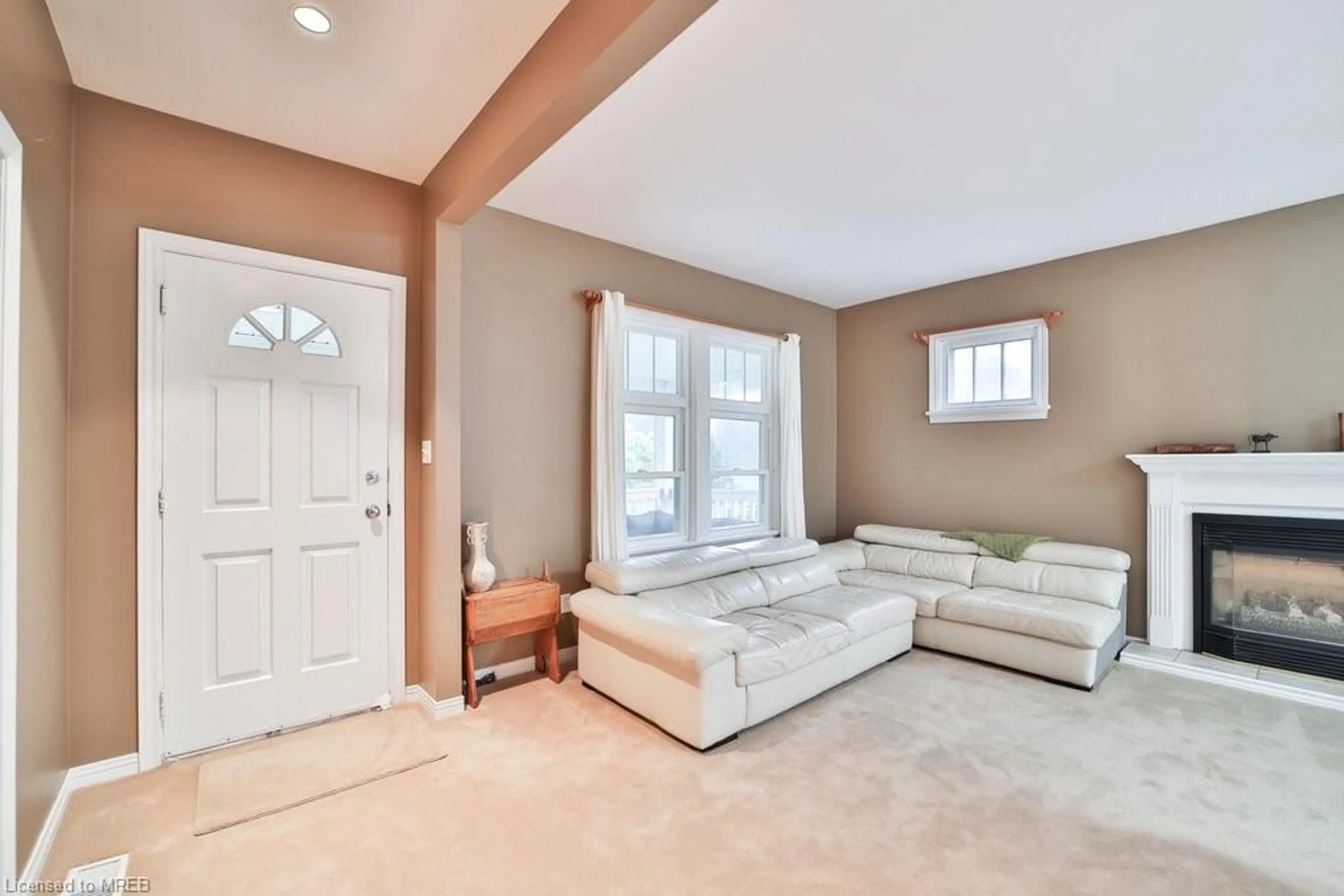 Living room for 64 Beauly Pl, Cambridge Ontario N1S 5A1