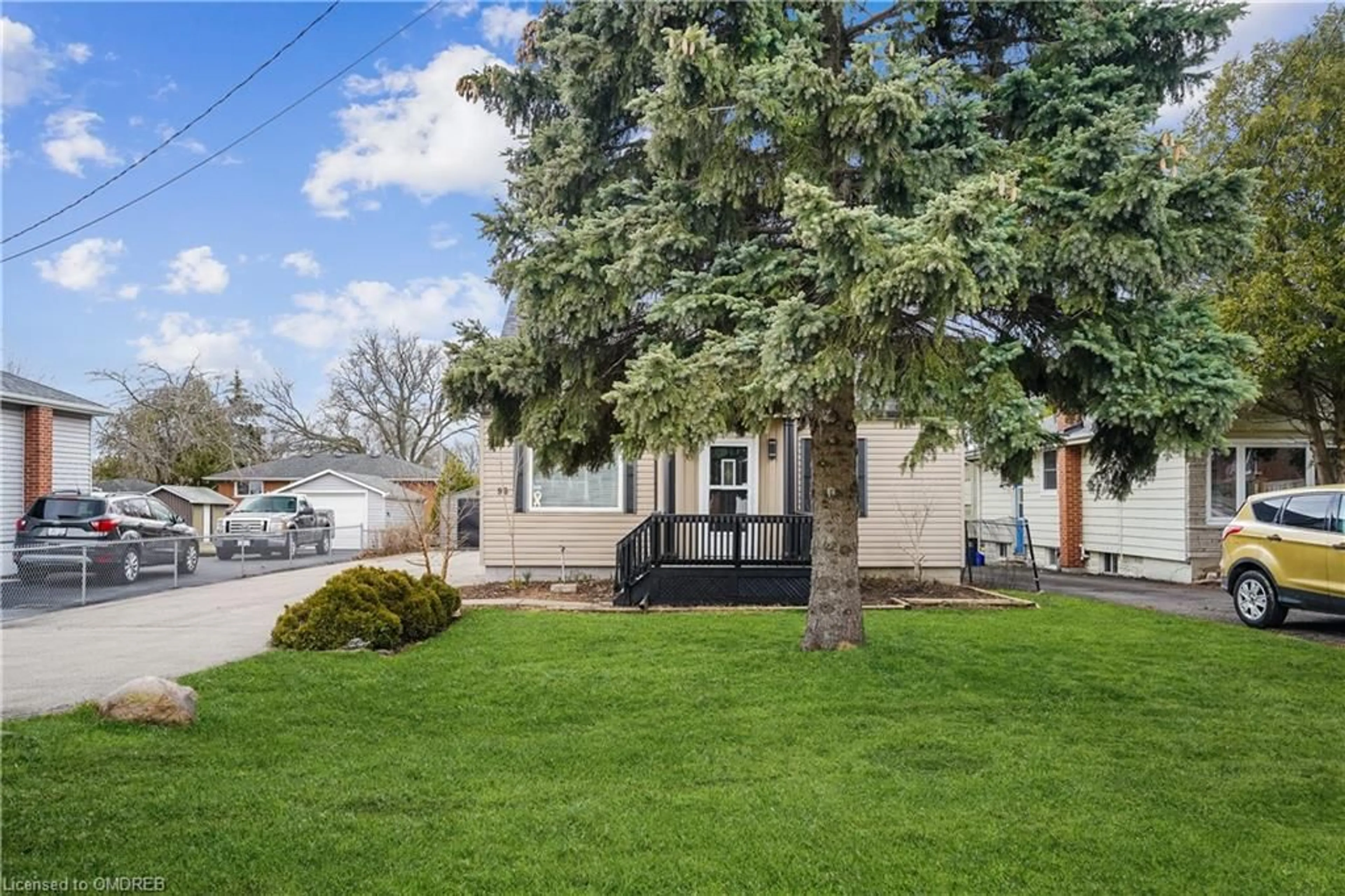 Frontside or backside of a home for 96 Mohawk Rd, Hamilton Ontario L9A 2G9