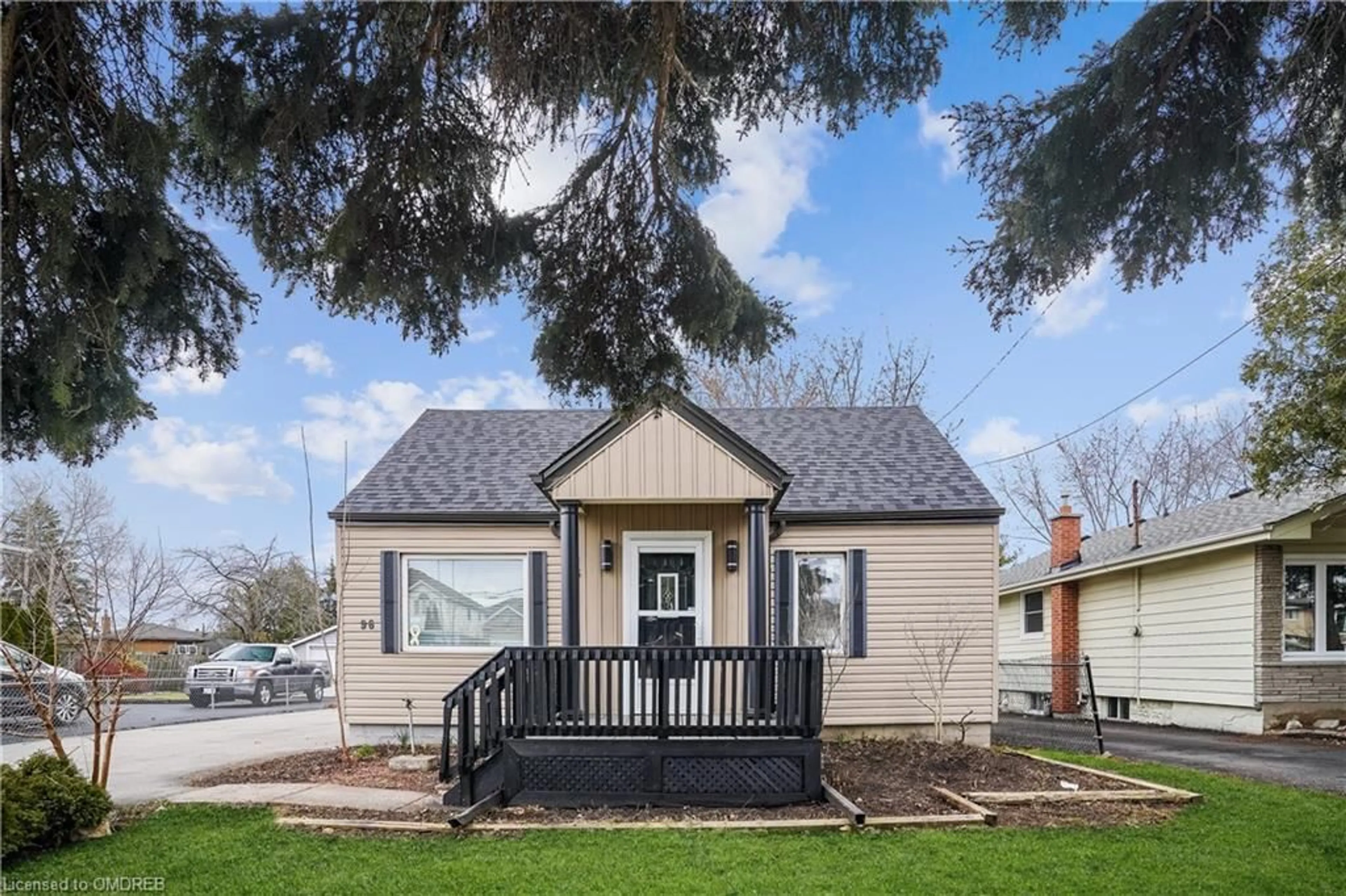 Frontside or backside of a home for 96 Mohawk Rd, Hamilton Ontario L9A 2G9