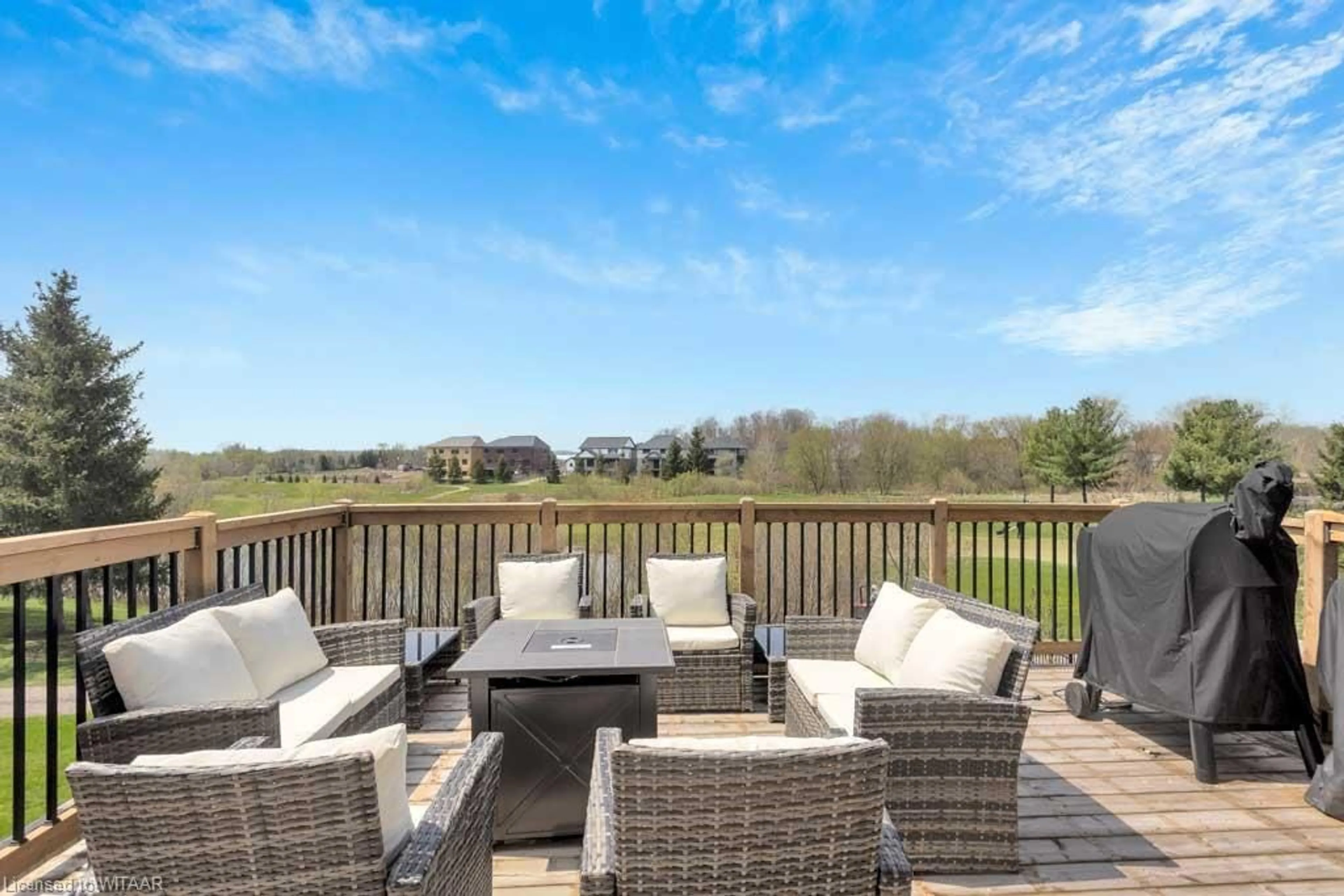 Patio for 468 Fairway Rd, Woodstock Ontario N4T 0E7