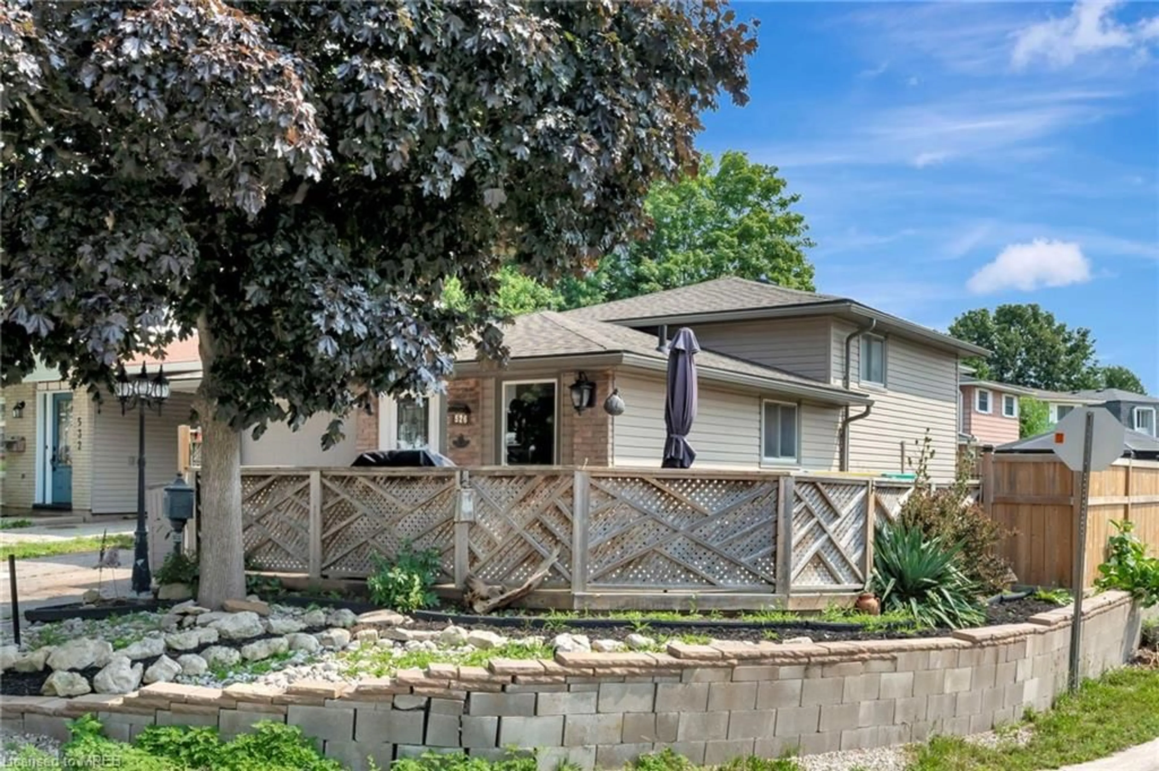 Frontside or backside of a home for 526 Pinetree Cres, Cambridge Ontario N3H 4Z7