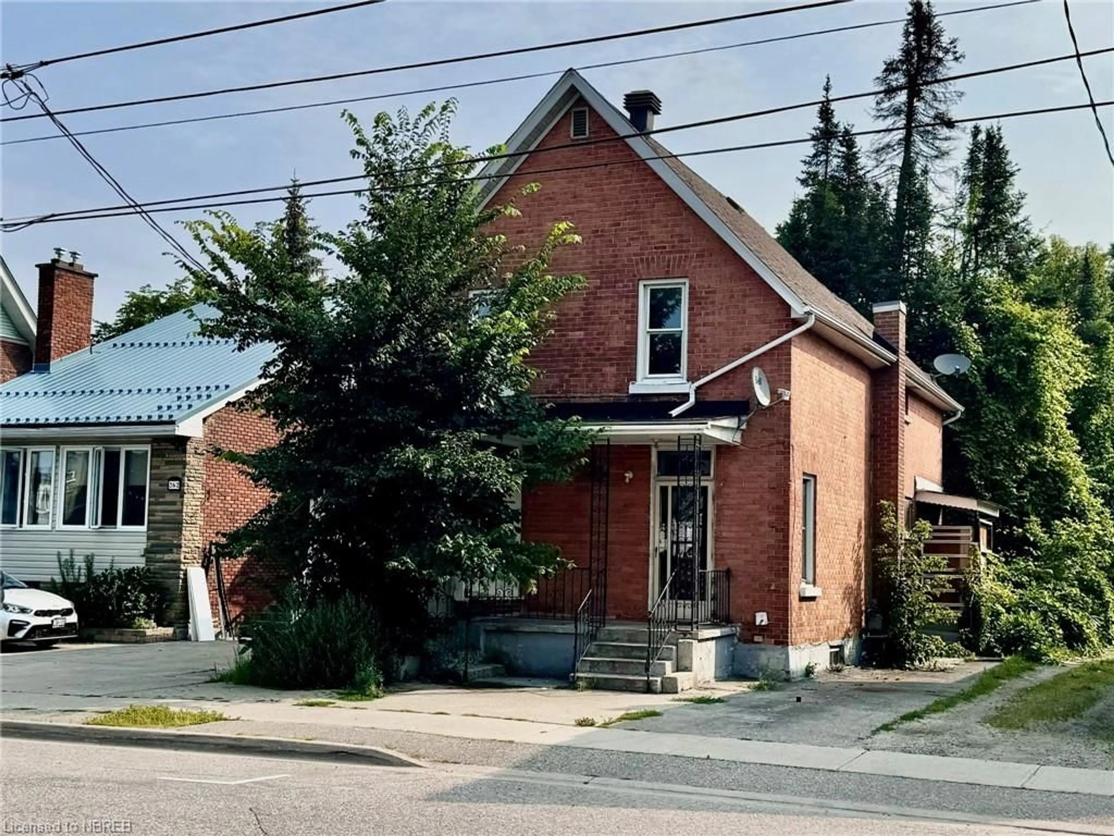 Outside view for 258 Worthington St, North Bay Ontario P1B 3B4