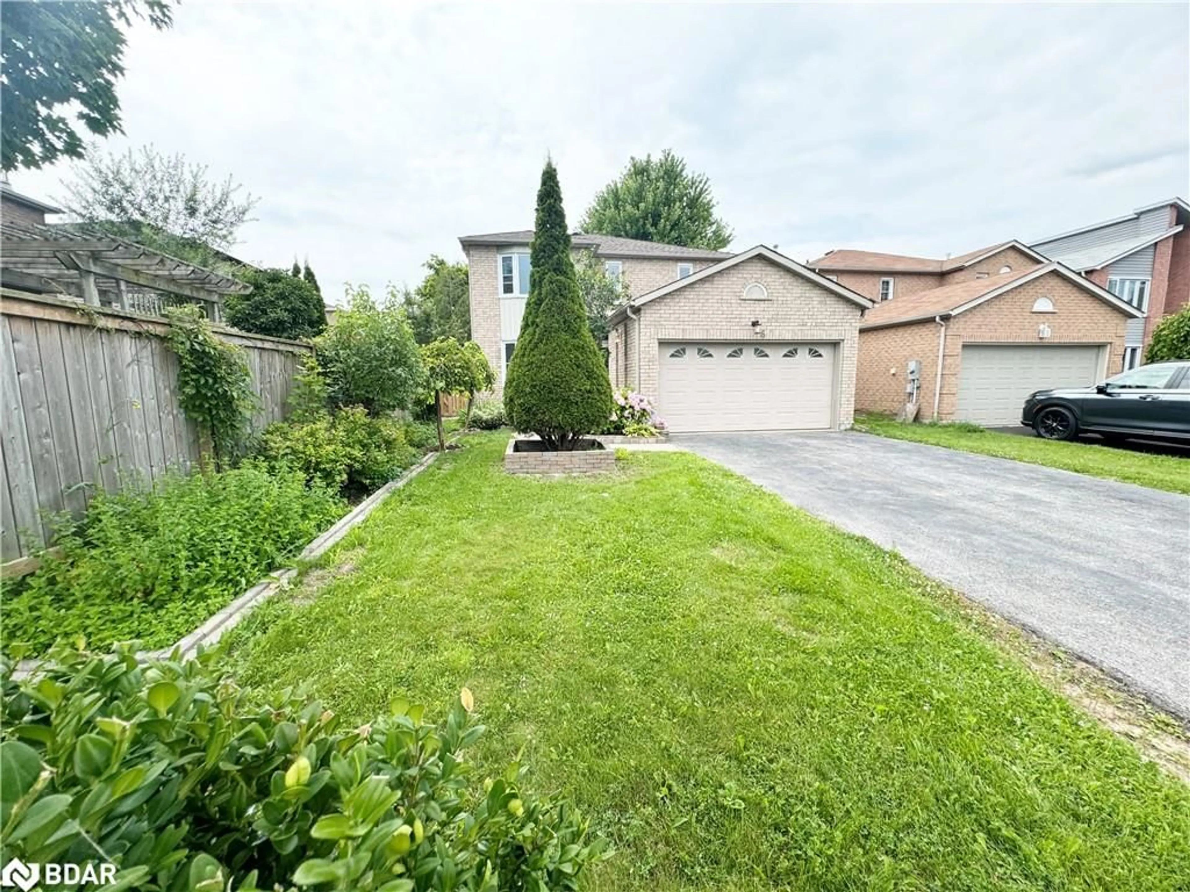 Frontside or backside of a home for 6 Carruthers Cres, Barrie Ontario L4M 6A5