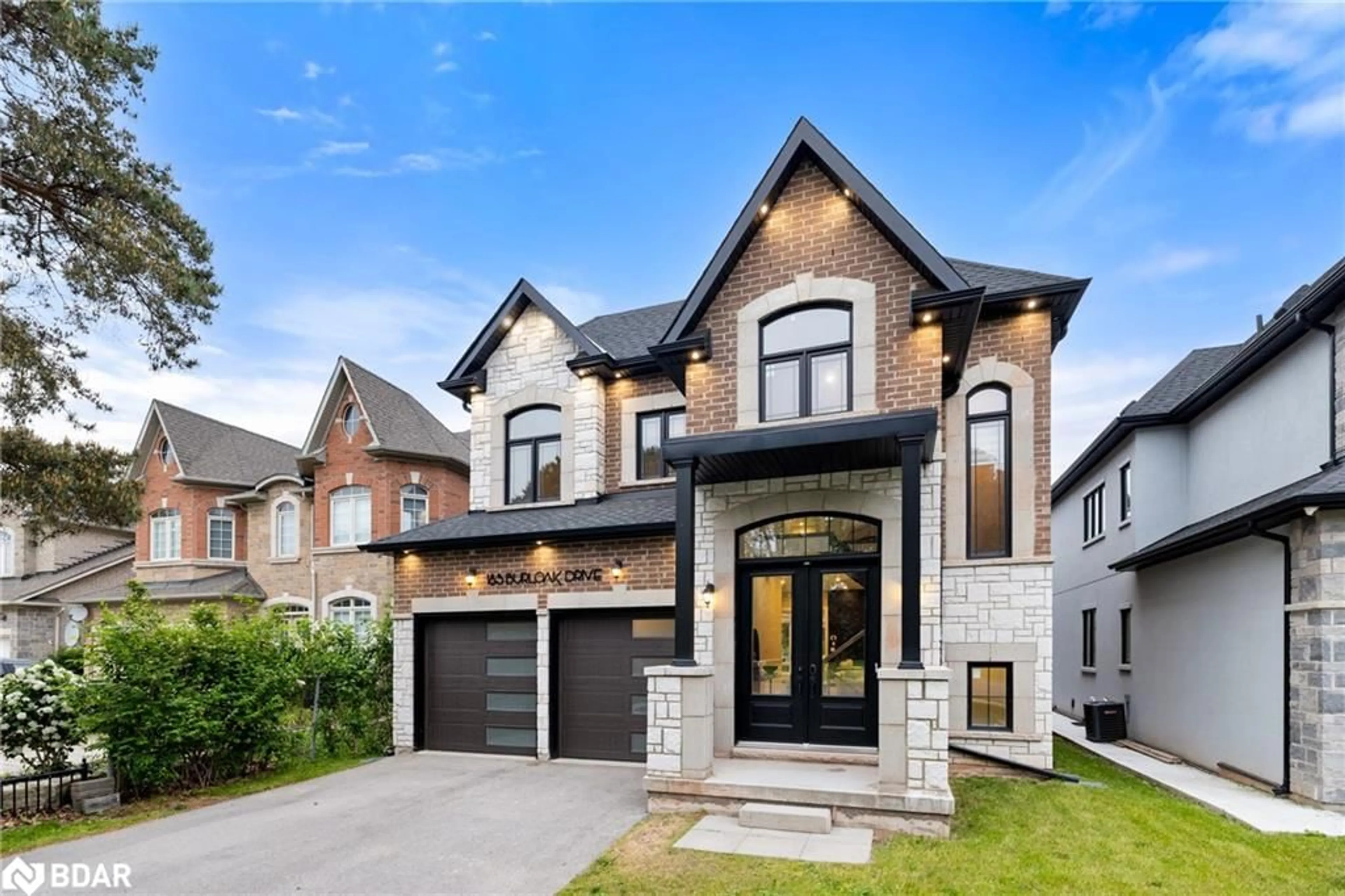 Home with brick exterior material for 185 Burloak Drive Dr, Oakville Ontario L7L 4W4