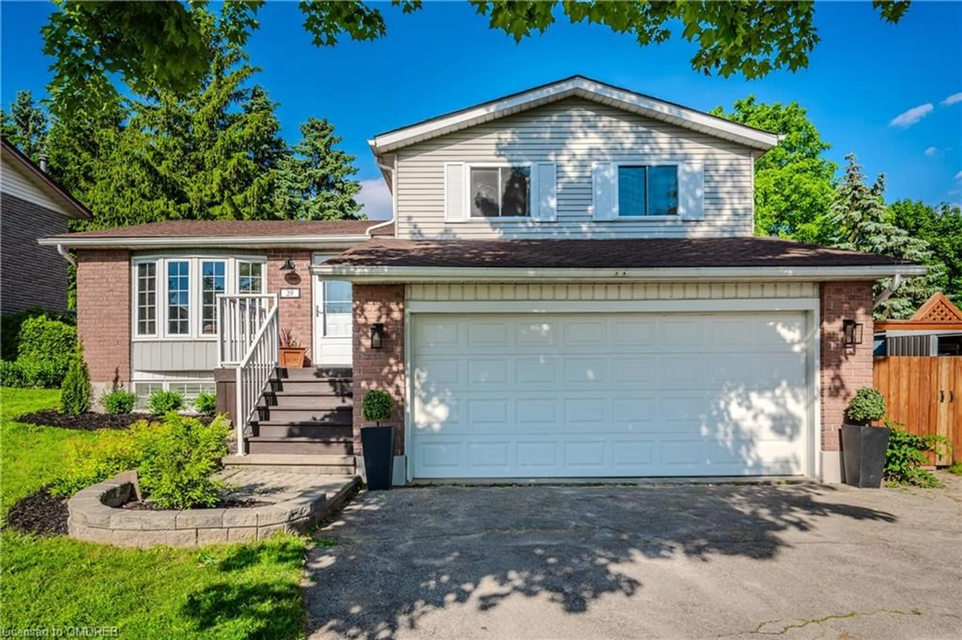 Frontside or backside of a home for 39 Dunhill Cres, Guelph Ontario N1H 7Z7