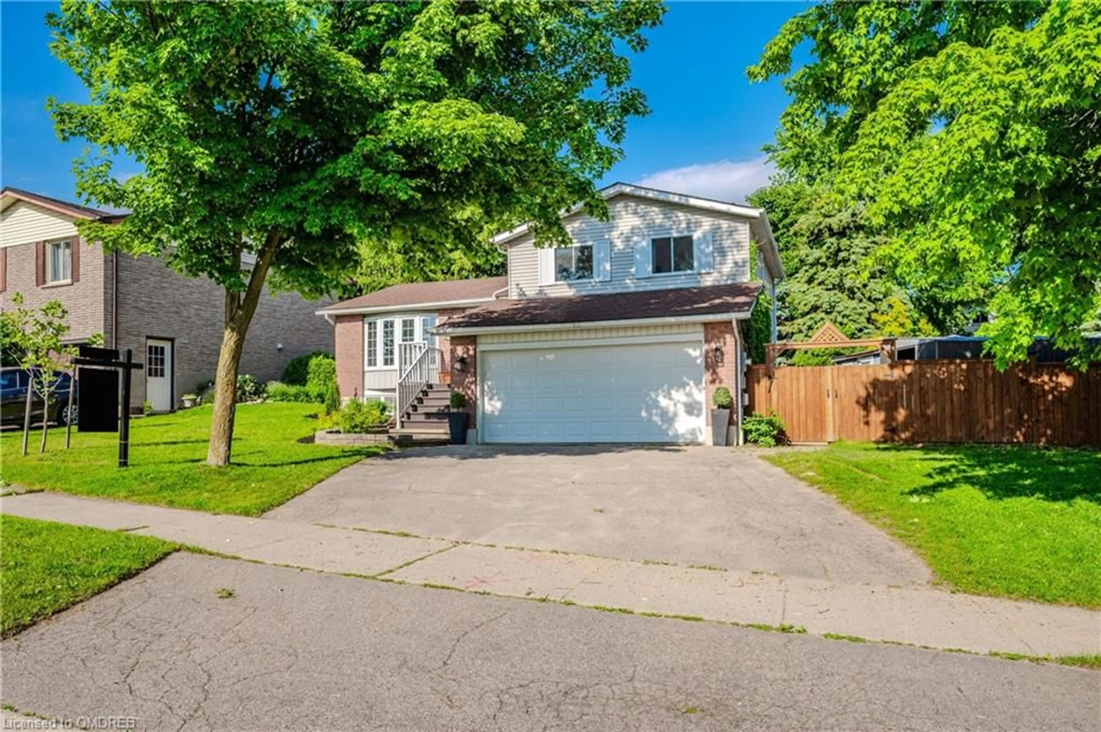 Frontside or backside of a home for 39 Dunhill Cres, Guelph Ontario N1H 7Z7