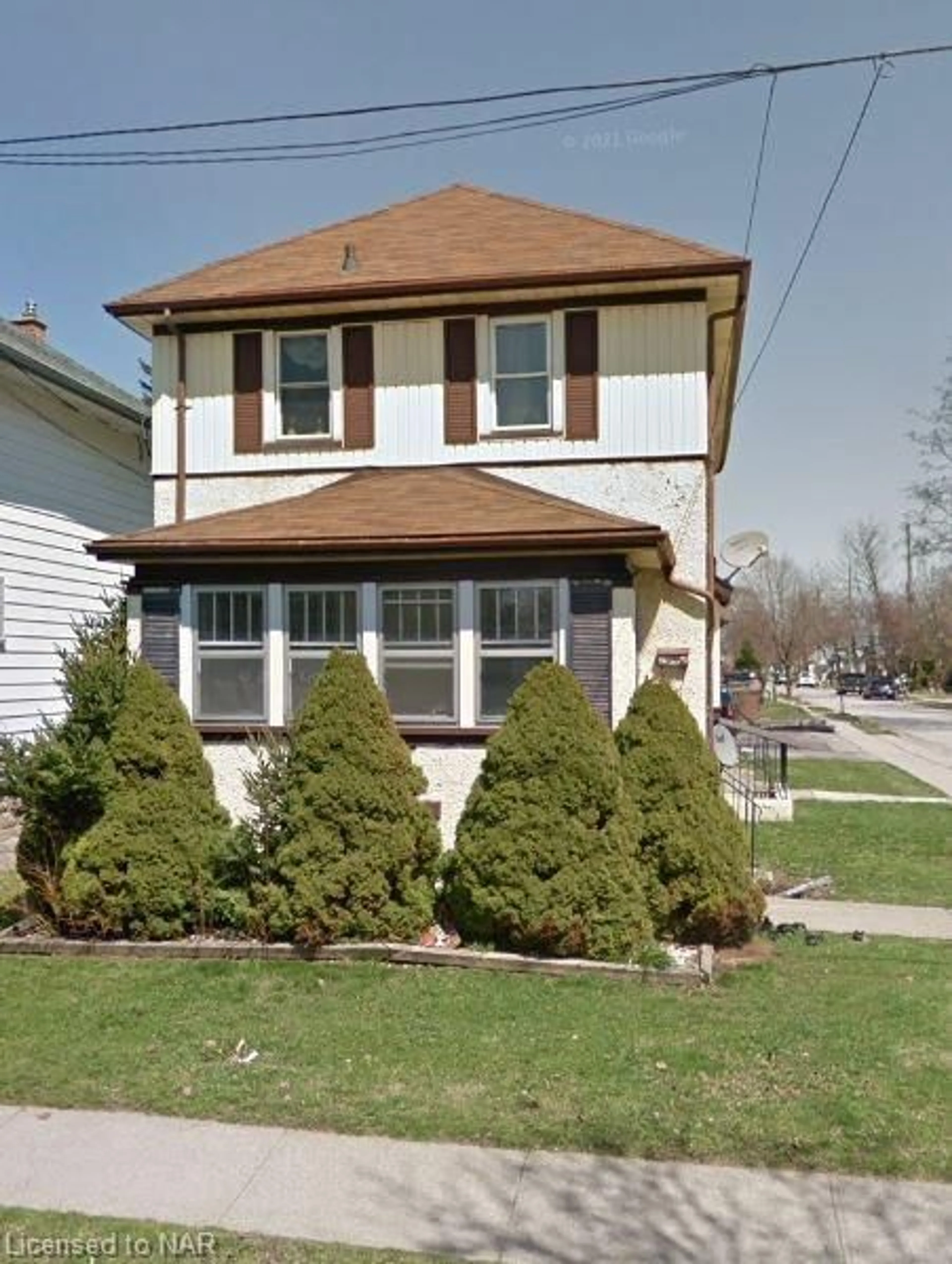 Frontside or backside of a home, the street view for 14 Haig St, St. Catharines Ontario L2R 6K6