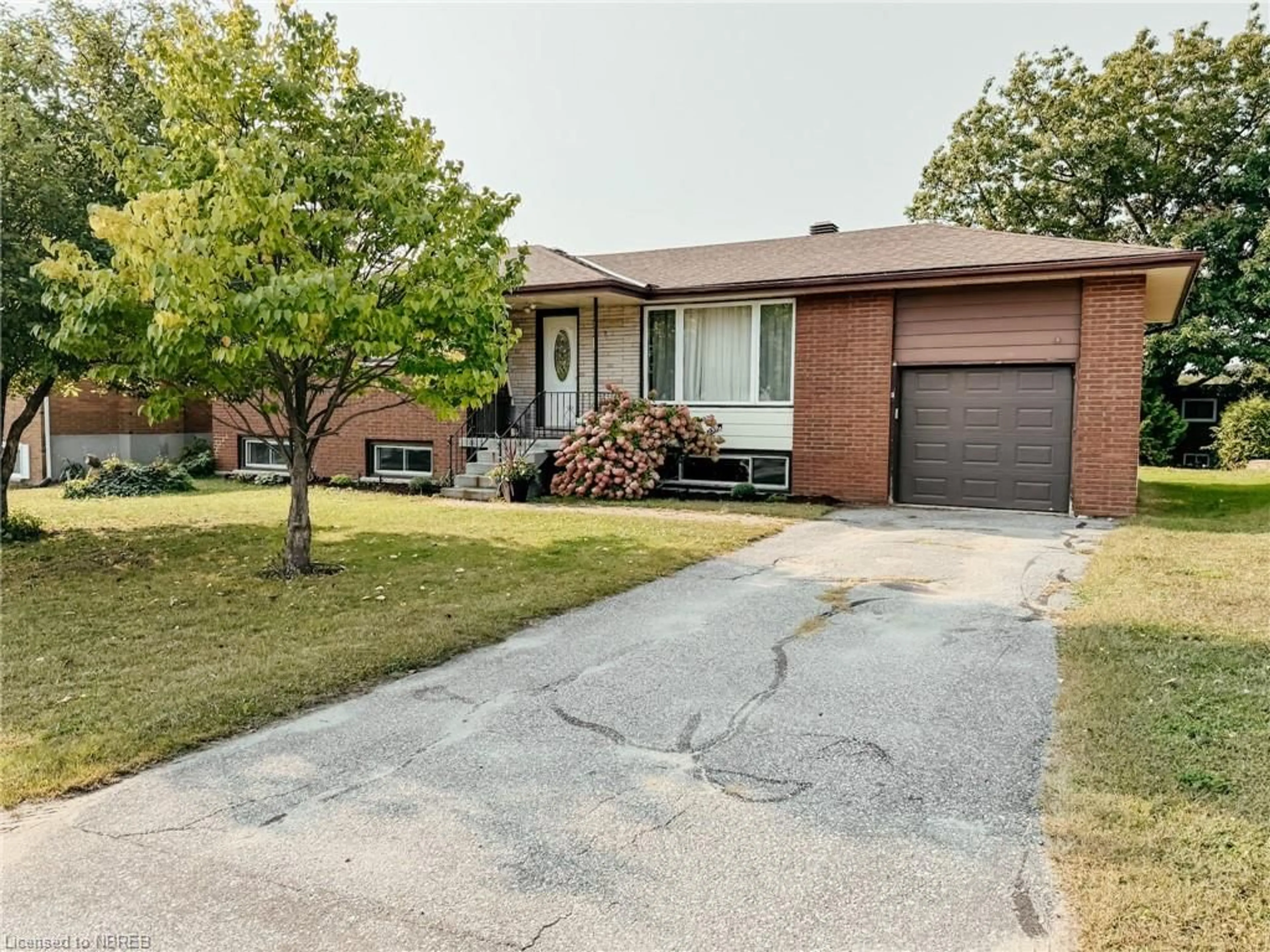 Frontside or backside of a home for 2544 Sandra Ave, North Bay Ontario P1B 7W8