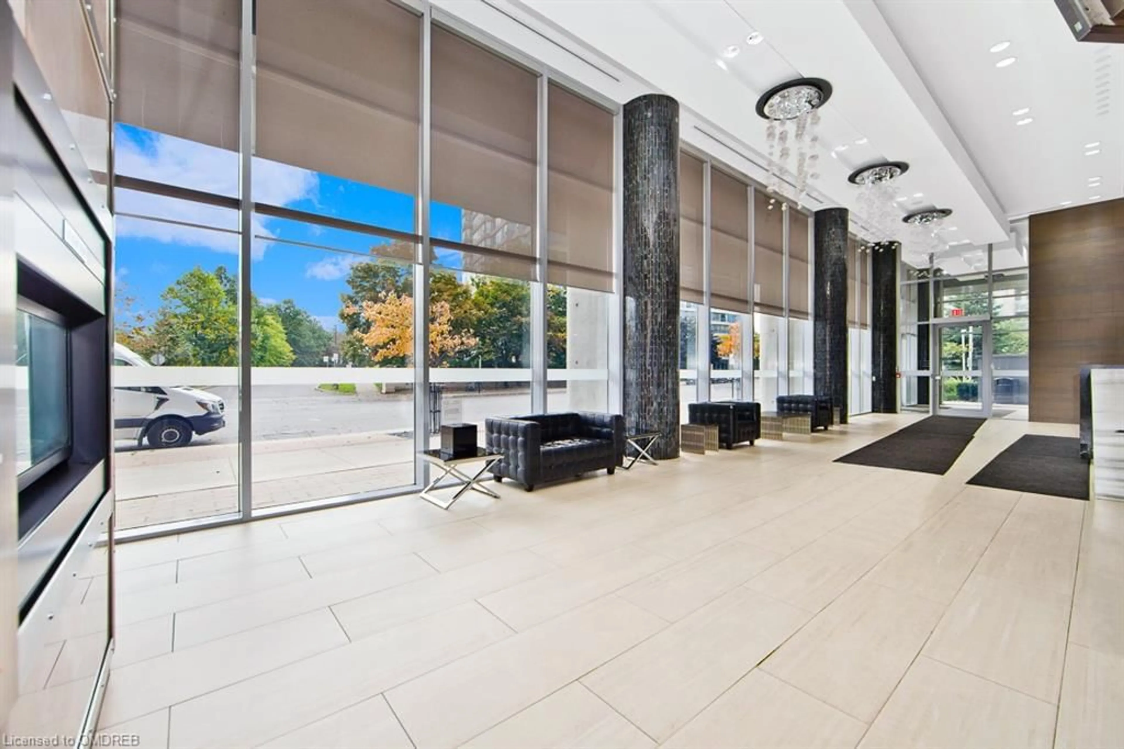 Indoor lobby for 223 Webb Dr #1603, Mississauga Ontario L5B 0E8