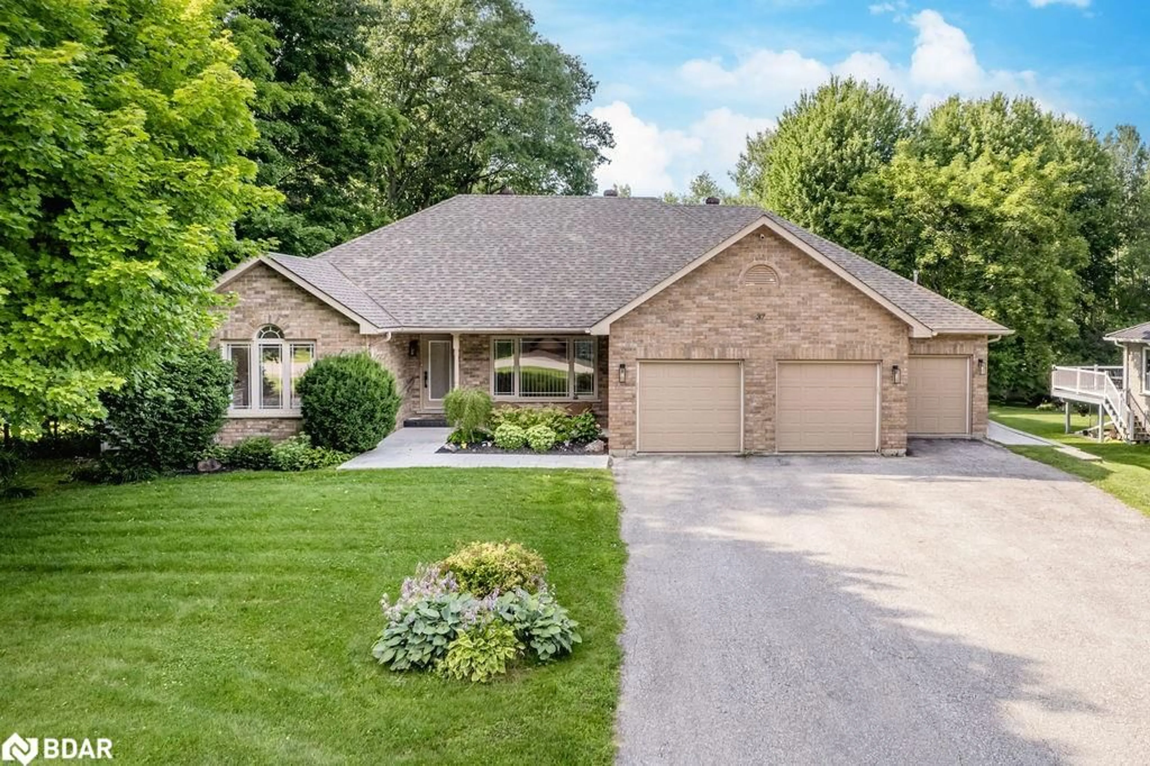 Frontside or backside of a home for 37 Paddy Dunns Cir, Springwater Ontario L4M 6L9