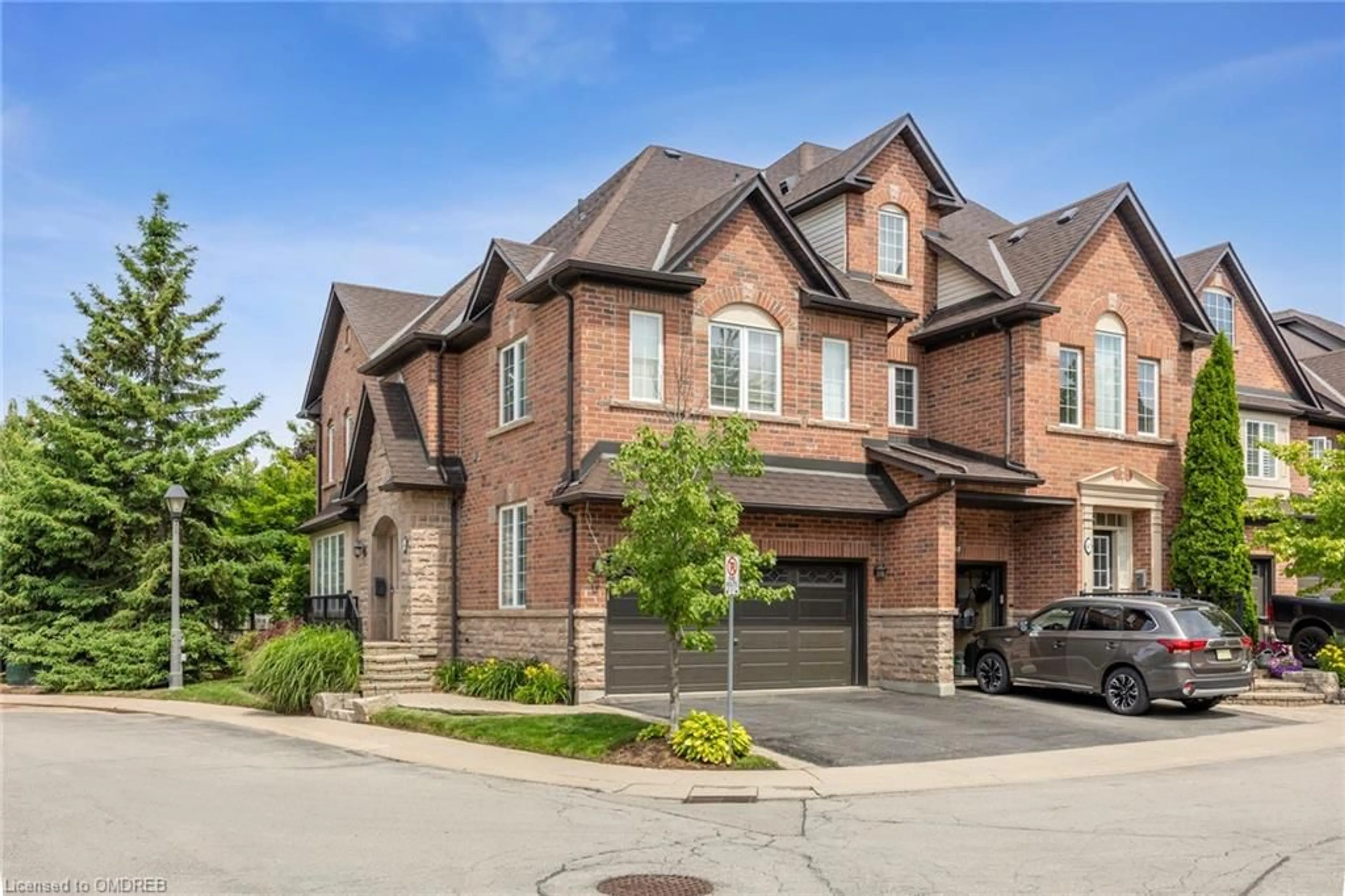 Home with brick exterior material for 300 Ravineview Way #44, Oakville Ontario L6H 7J2