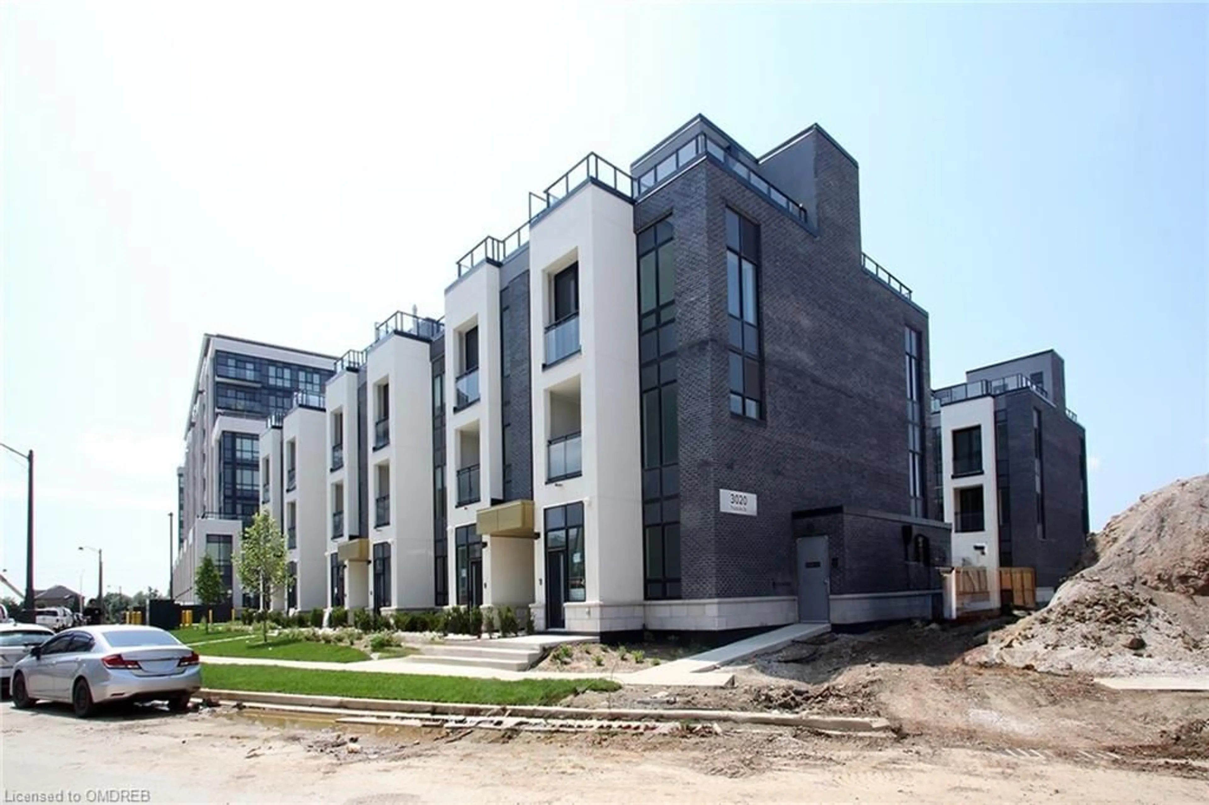 A pic from exterior of the house or condo for 3020 Trailside Dr #135, Oakville Ontario L6M 4M2