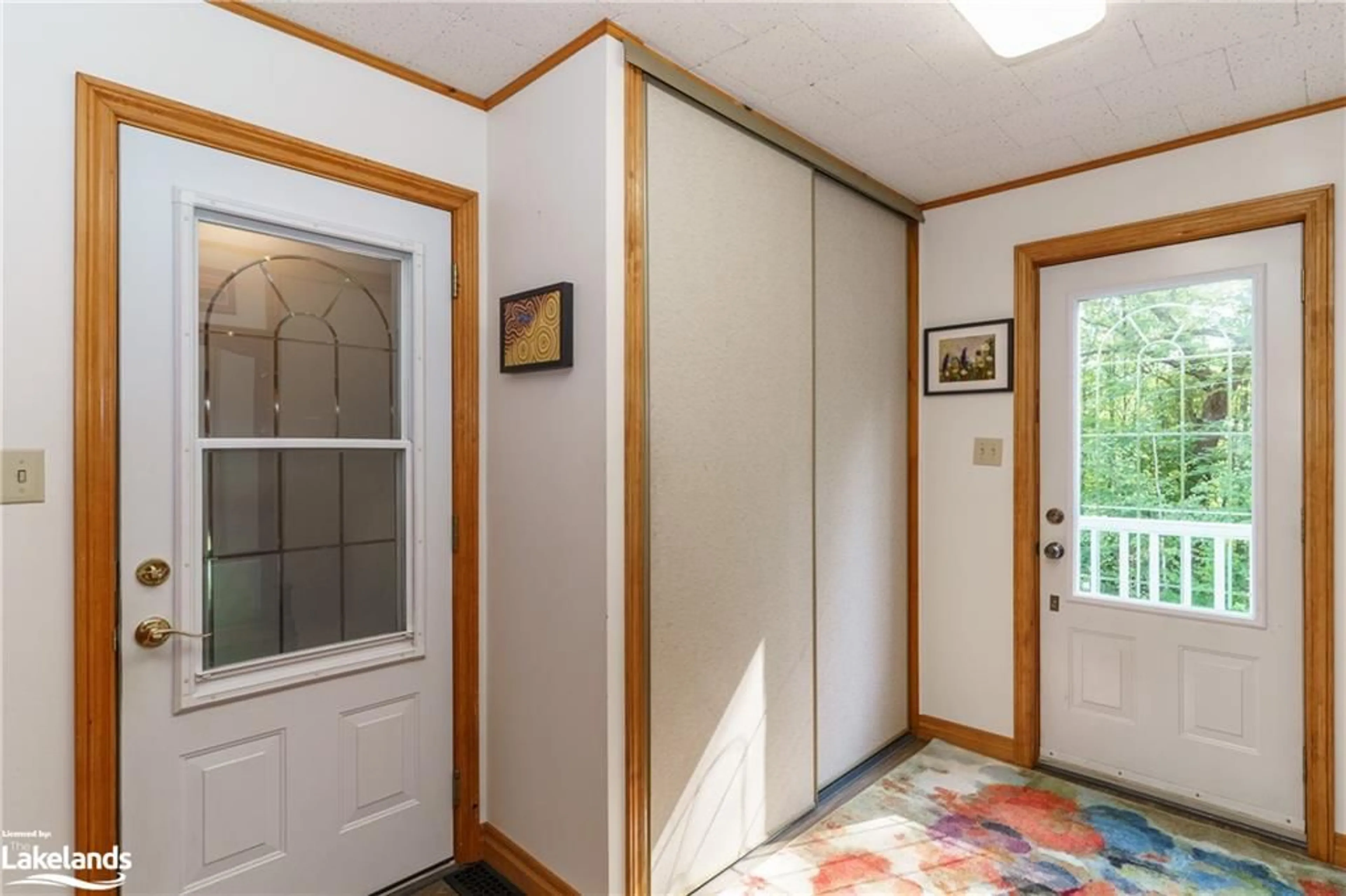 Indoor entryway for 1051 Brydons Bay Rd, Gravenhurst Ontario P1P 1A2